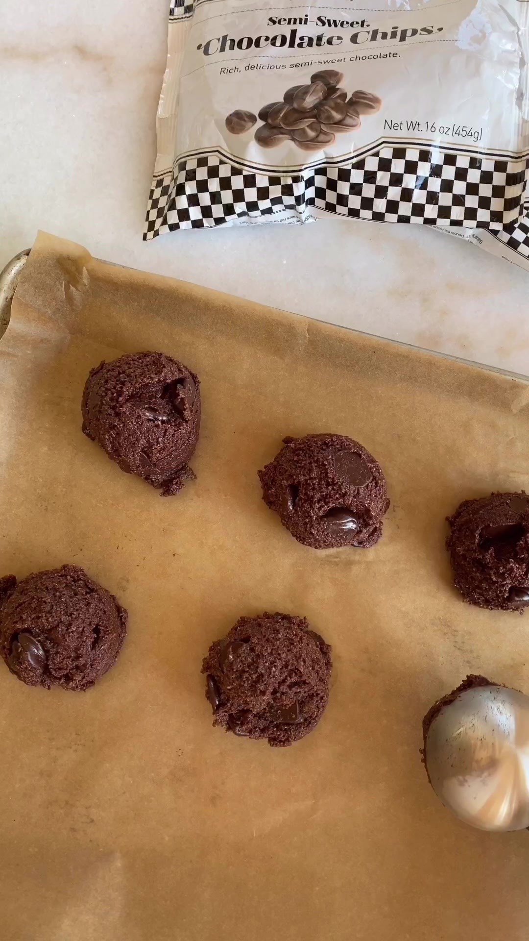 Baked See’s Double Chocolate Chip Cookies in celebration of #NationalHomemadeCookiesDay 🍪🍫🤤 These homemade cookies are 100% gluten-free 🖤 INGREDIENTS