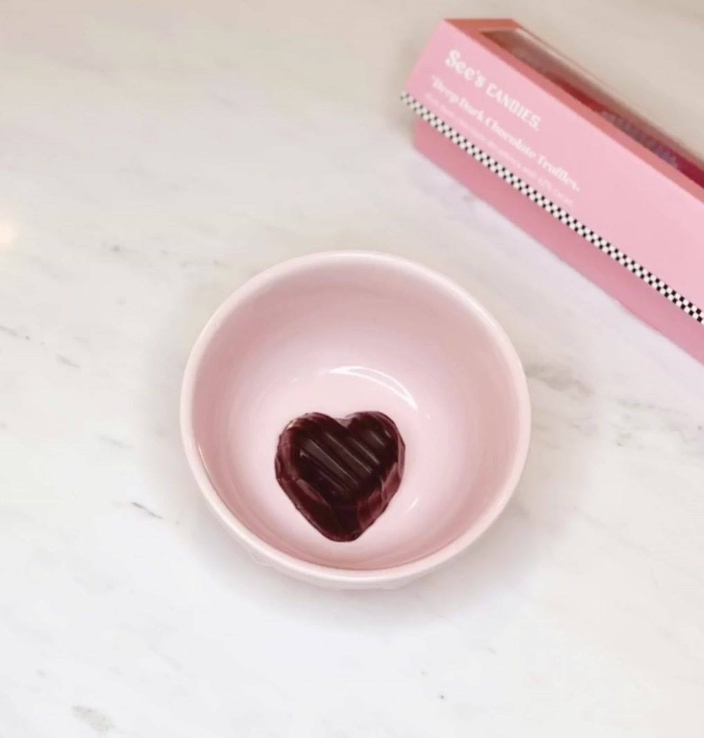 Happy Galentine’s Day! 💘 Raise a truffle and toast to all the lovely ladies in your life 🥂🍫 #GalentinesDay