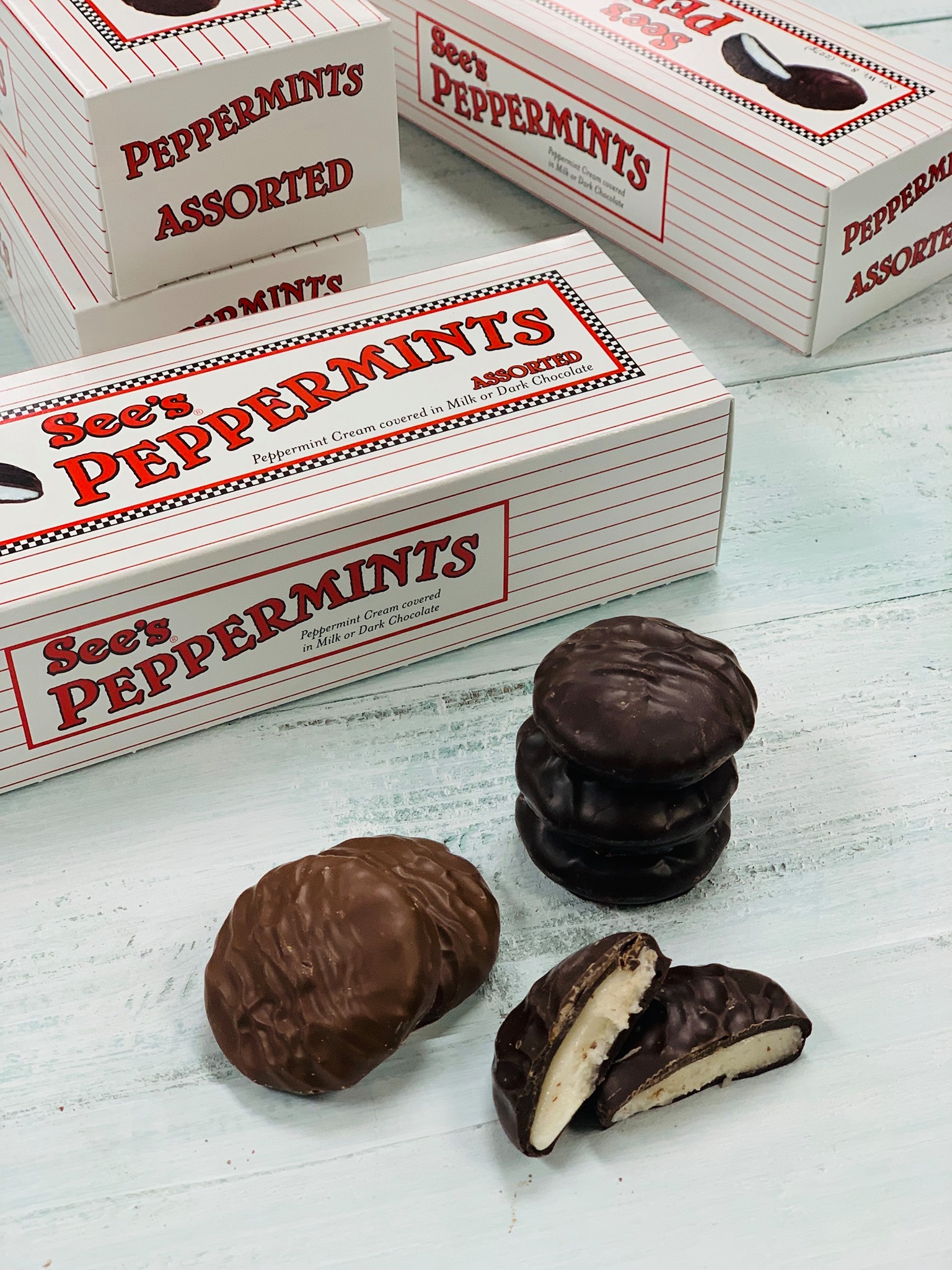 This Valentine's Day, we are in a com-minted relationship with chocolate 🍫 ❤️ #NationalPeppermintPattyDay