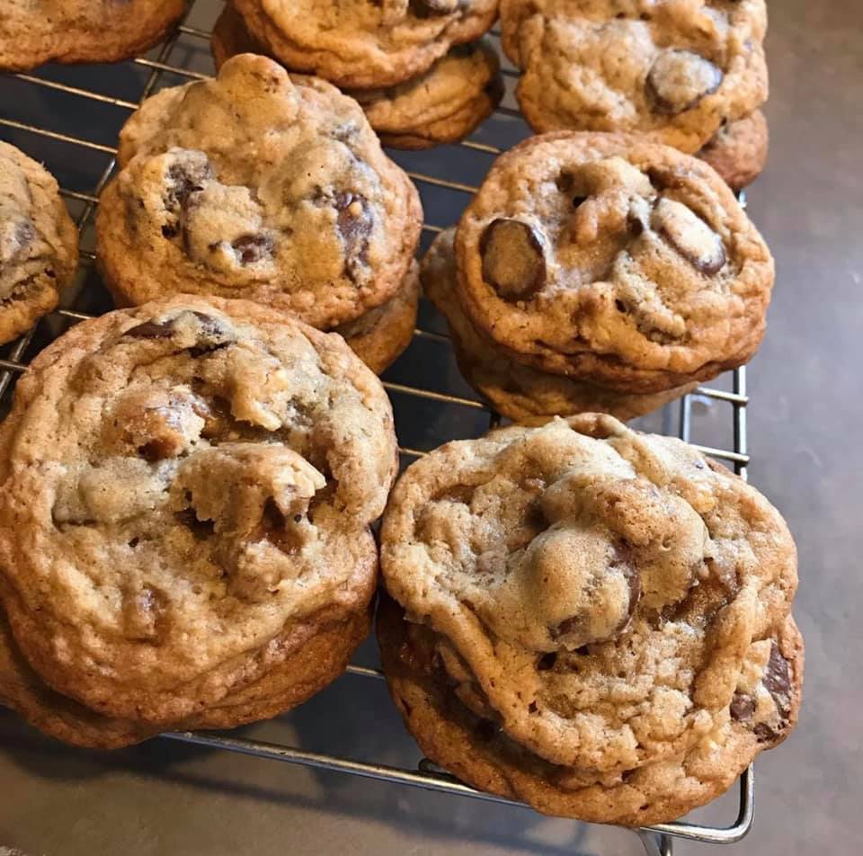Chocolate chip walnut cookies made with See’s Chocolate Chips...get em’ while they’re hot! Recipe by @kevinaiello 🍪😋 #repost Ingredients: