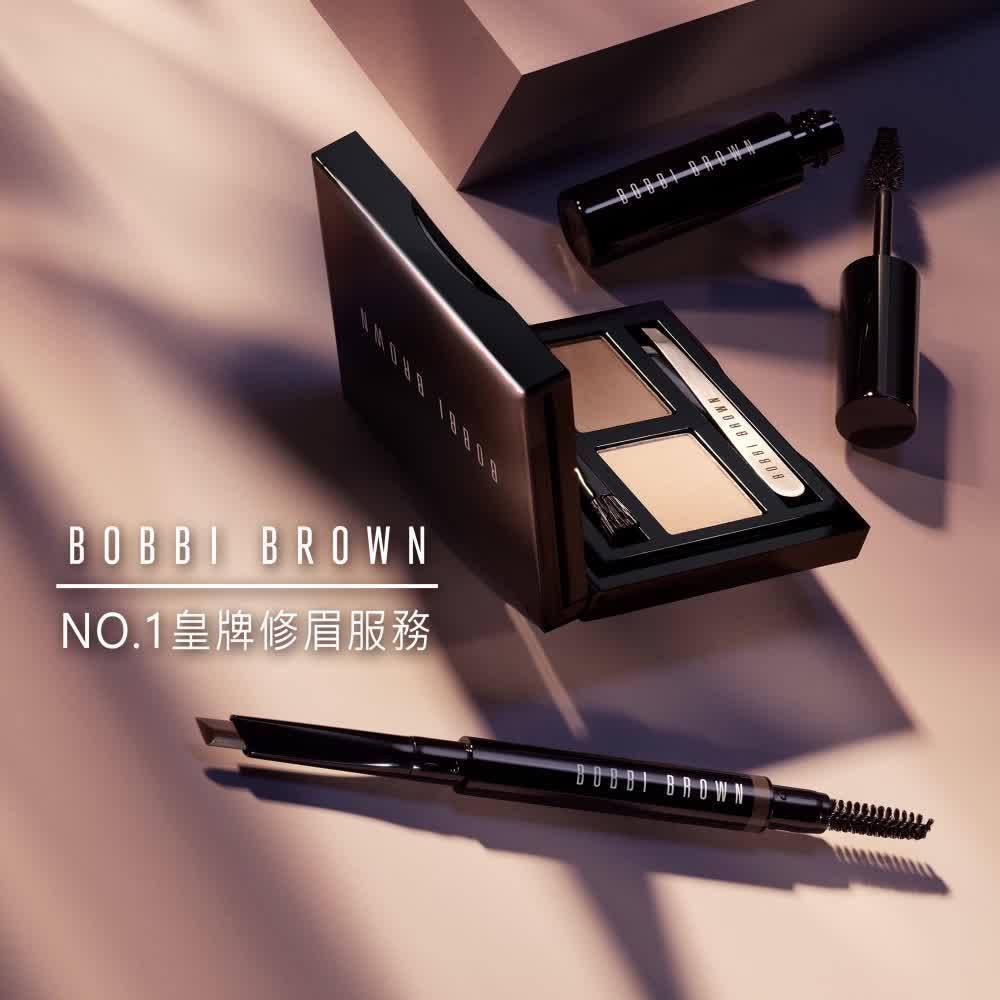 【立即預約BOBBI BROWN NO.1皇牌修眉服務 輕鬆勾勒自然雙眉】 要勾勒出一雙工整眉型，就需要一支專業眉筆。BOBBI BROWN炫目持久眉筆，結合特殊斜角設計與螺旋型眉刷，一筆搞定完美眉型，再配合BOBBI BROWN NO.1皇牌修眉服務（festivalwalk 服務收費︰HK$210 (女士)；HK$250 (男士)... *優惠不可同時使用