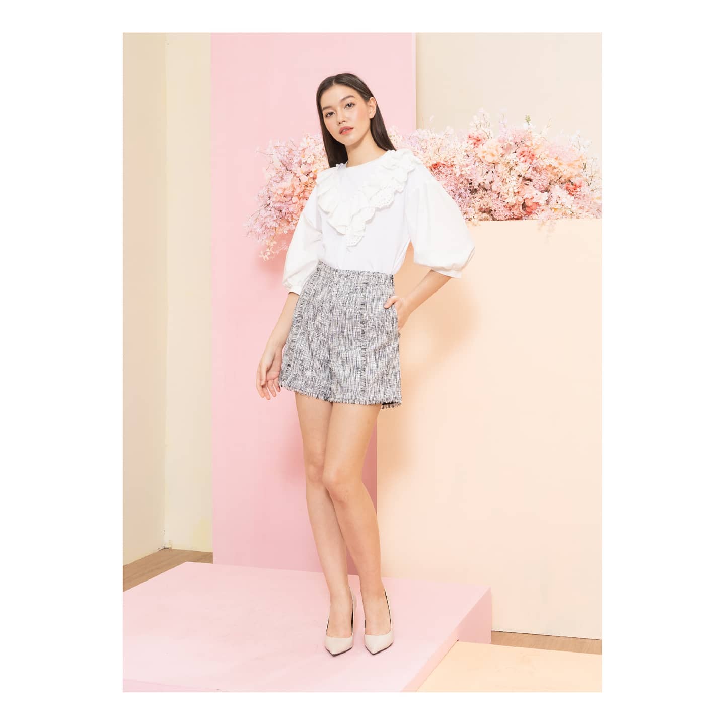 [Spring Collection 2021] Ruffle Trim Puff Sleeves Top