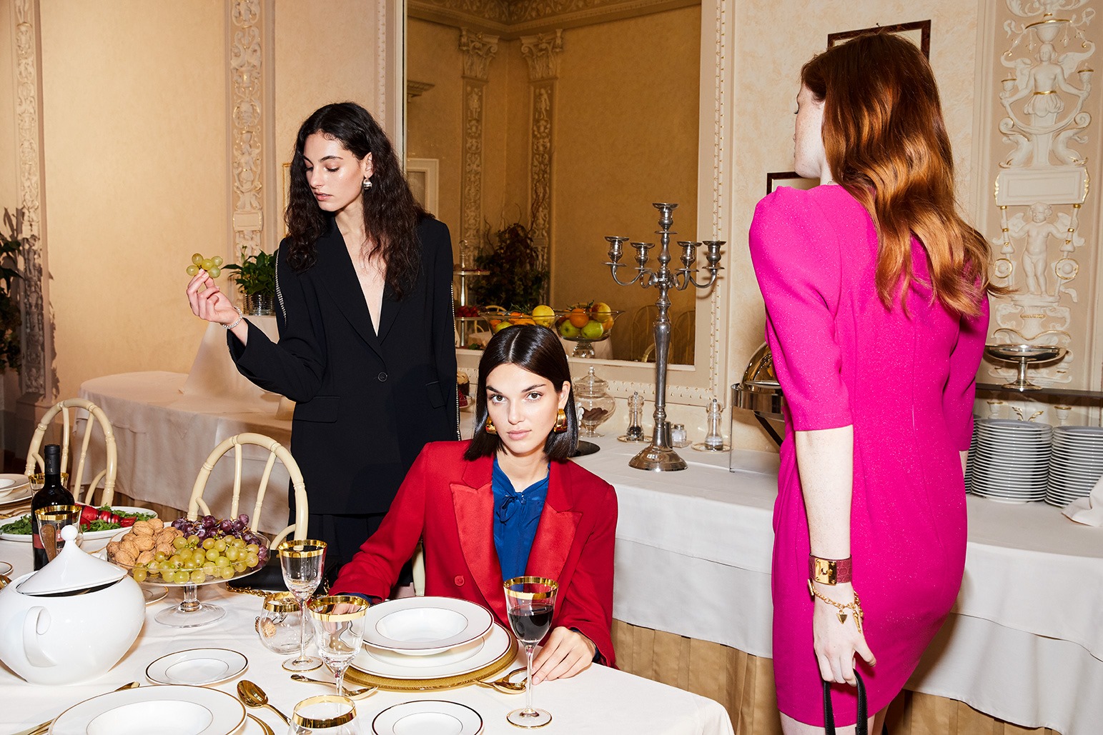 THE DINNER PARTY - Episode 2 Dinner is almost served: Julia, Talia and Emi take a seat. Red suit, powerful minidress and very special accessories to celebrate in style the most beautiful period of the year. SHOP party looks > festivalwalk #MARELLAdinnerparty