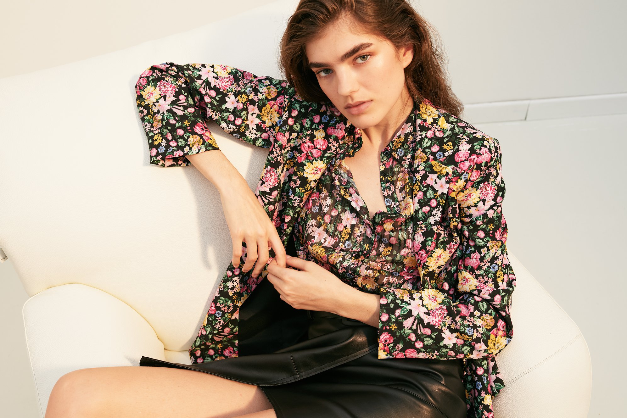 FASHION FLASHBACK / Bougie dressing is à la mode. The trend of the moment is full of 70s references:  lace blouses, floral prints and flared jeans boasting both bohemian and rule-following bourgeois elements. 