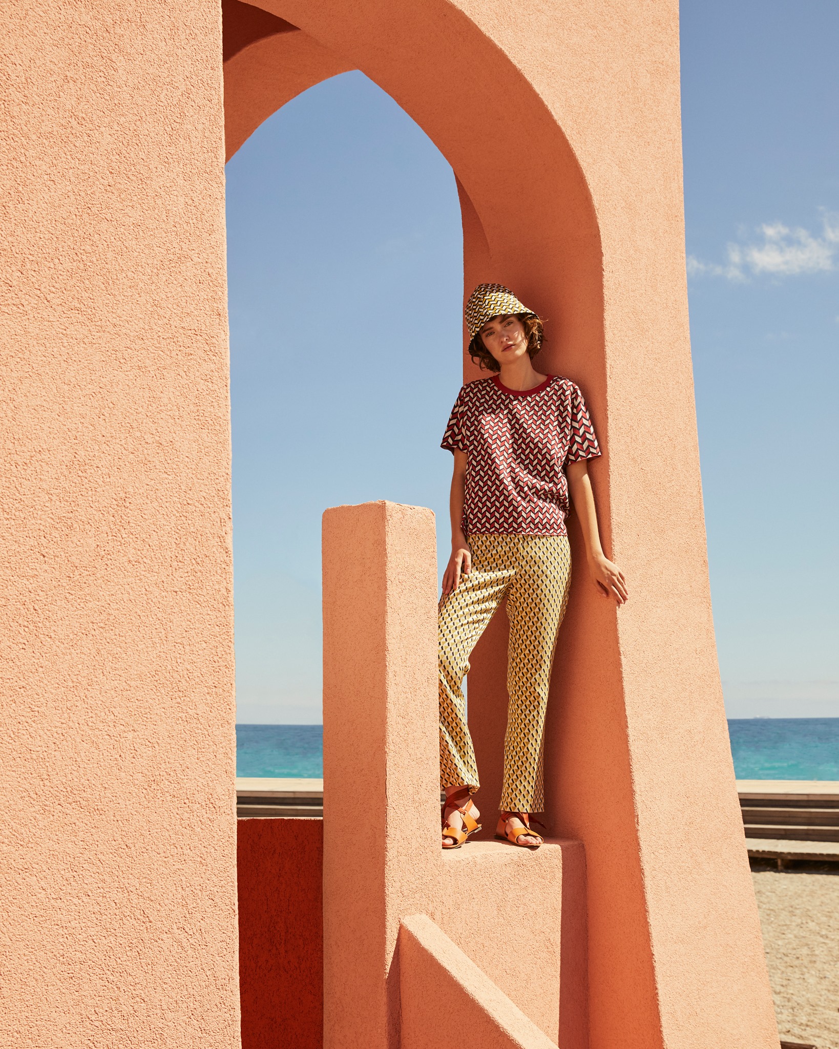 When style and surroundings meet. Be inspired by the season's sunset shades, available in store and online.