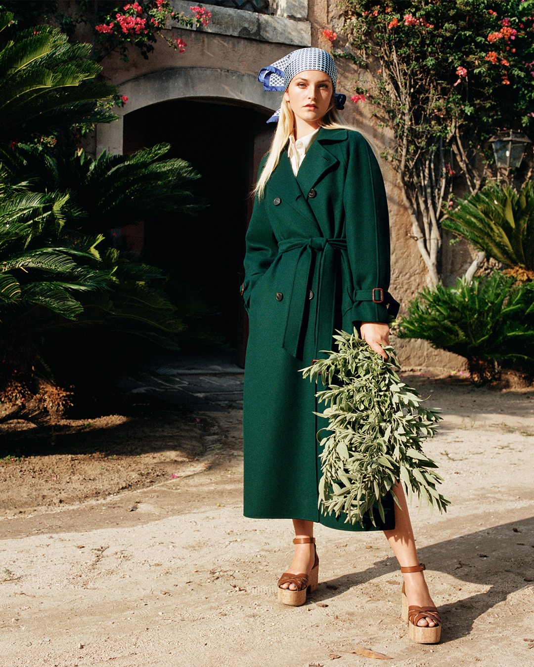 Going back to our roots: the protagonist of the Spring Summer 2021 brand campaign, modeled by Jean Campbell, has added a new dimension to her lifestyle. Returning back to one's roots. Away from the chaos of the urban landscape, the new normality calls for nature. 