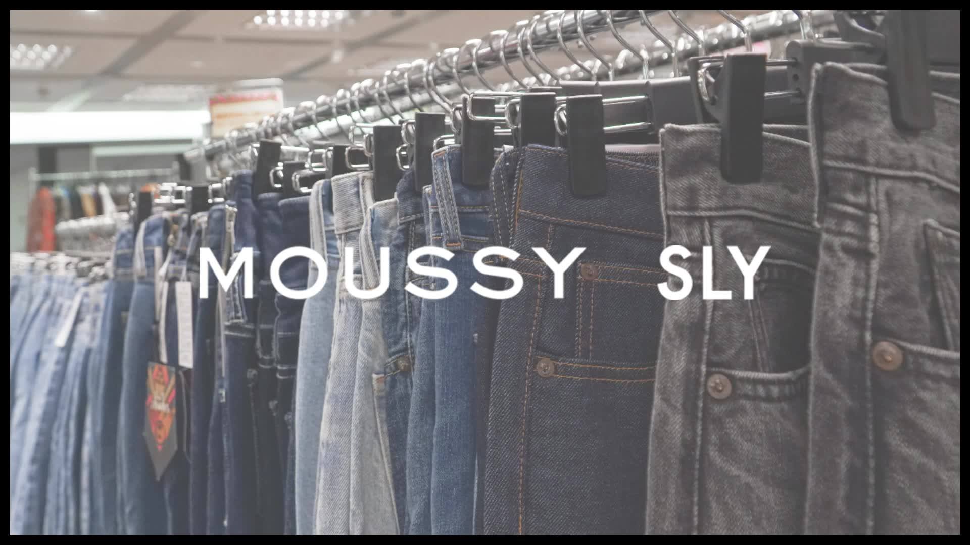 新一年，新衣櫥！由1月9日至15日，MOUSSY/ SLY於尖沙咀海港城Bazaar進行一連七天開倉大減價，全場所有貨品一律2折，包括針織毛衣、襯衫、外套及T-shirt，還有一系列經典的牛仔單品及各式各款的外套！ *只要買滿6件或以上貨品，即可獲得額外9折！ 萬眾期待的開倉優惠，別錯過，立即mark低日子過來選購心頭好啦！... 地址：香港尖沙咀廣東道海港城 Bazaar展銷集 (九倉電訊中心5/F)