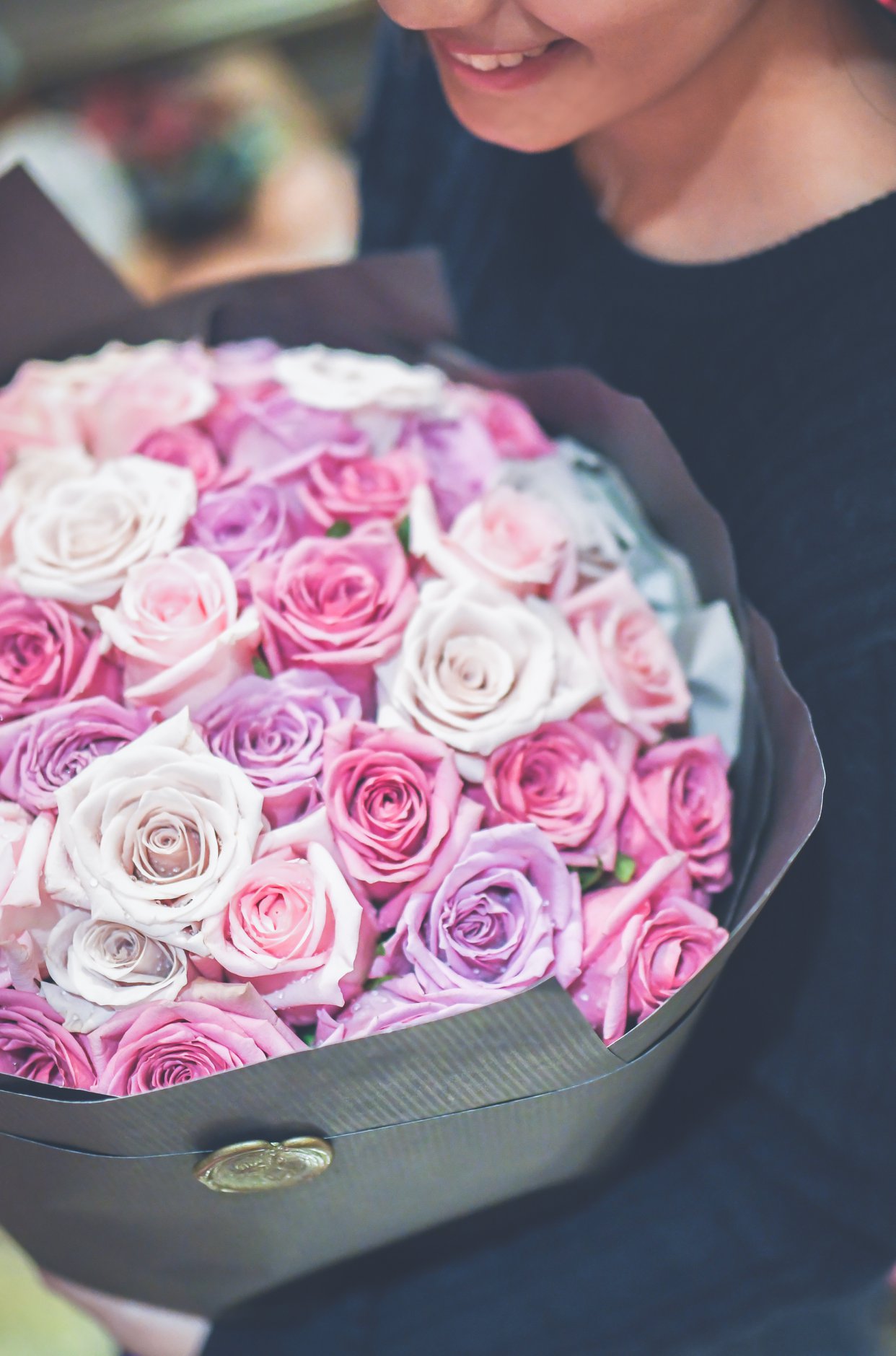 [Surprise your valentine!] 多款情人節產品正式登場！不論是鮮花花束、鮮花盒還是玻璃瓶保鮮花，這個甜蜜的日子就以高貴簡約款式為另一伴送上法式驚喜！    網上訂購: festivalwalk