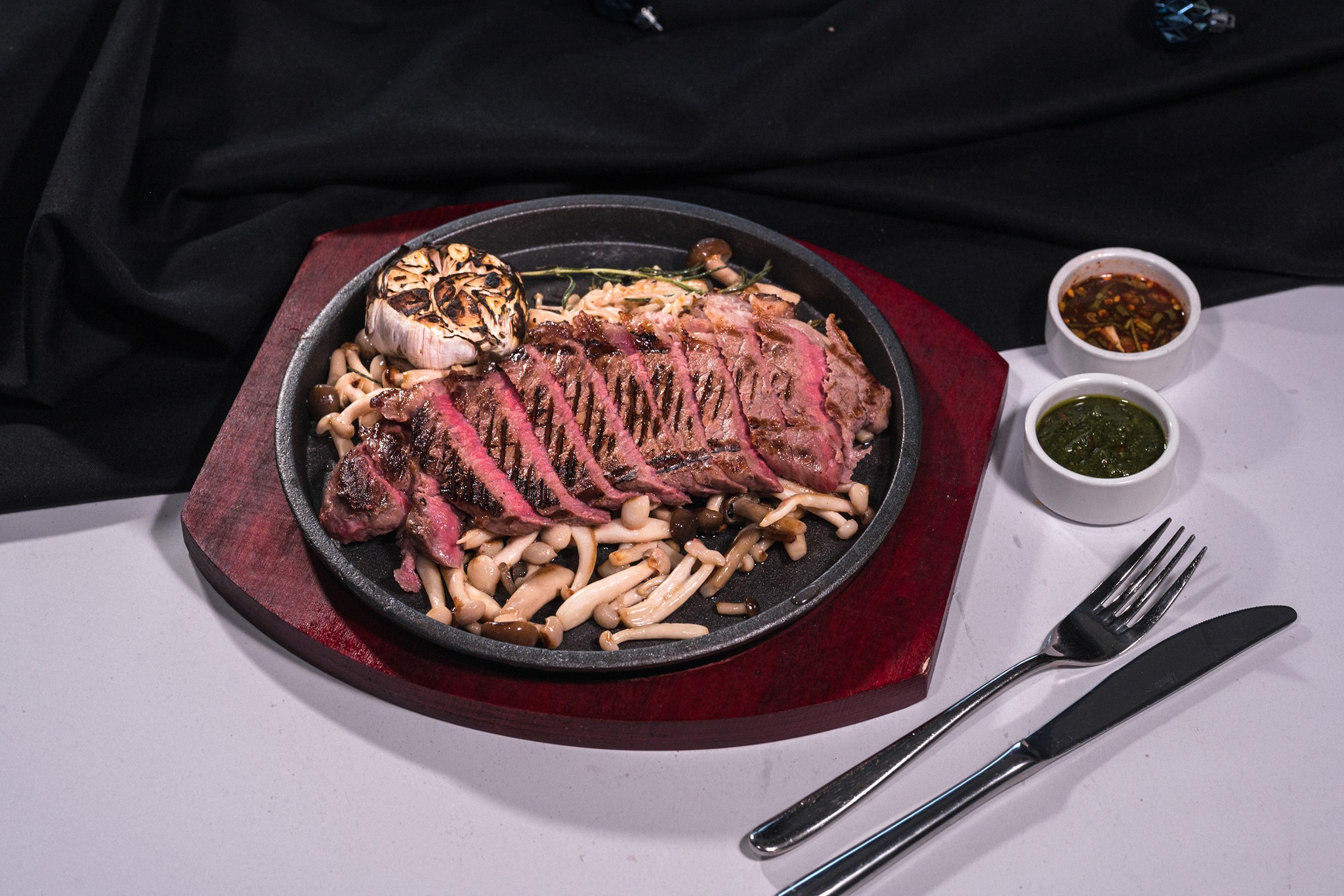 [Back to Thailand Chef’s Specials] Calling for all steak lovers out there! Our stone-grilled Wagyu beef is seasoned perfectly with Hunan peppers, cooked with Shimeji mushrooms, and grilled to the doneness you desire