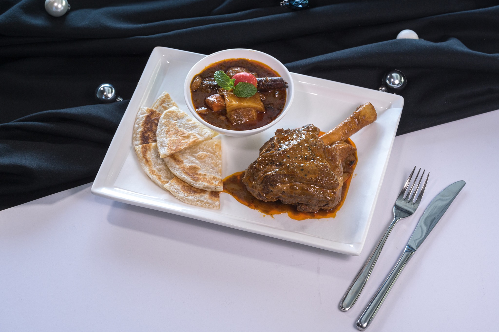 [Back to Thailand Chef’s Specials] Fancy for some lamb tonight? 🐏  The rich meaty flavour of the lamb is blended harmoniously well with our homemade Massaman curry sauce, with a mild and slightly sweet aftertaste