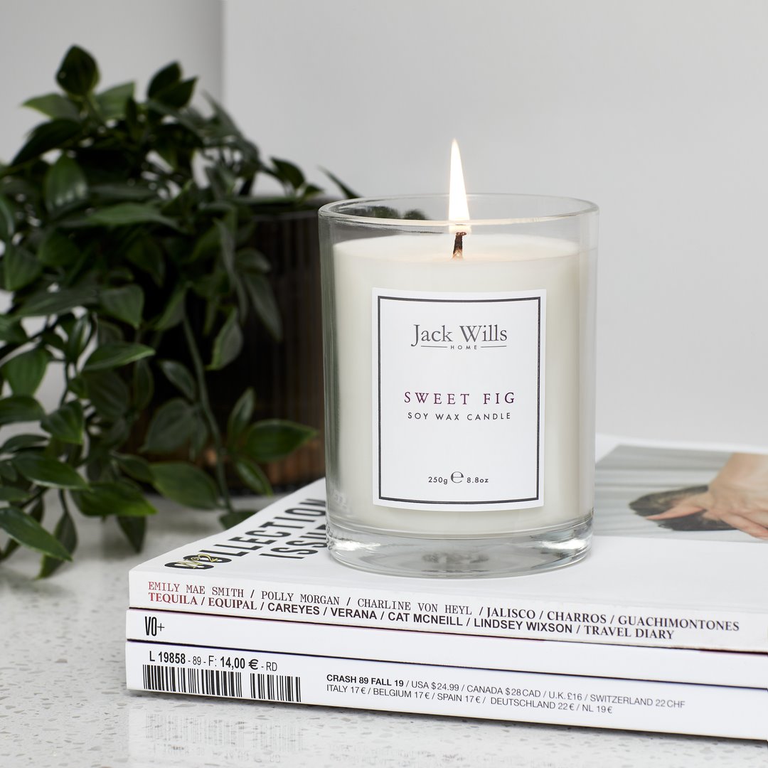 Between sleeping, eating and binge watching sometimes you need a moment of calm. Enter our Sweet Fig Jack Wills candle, as we could all use a little extra light right now ✨⠀⠀⠀⠀⠀⠀⠀⠀⠀