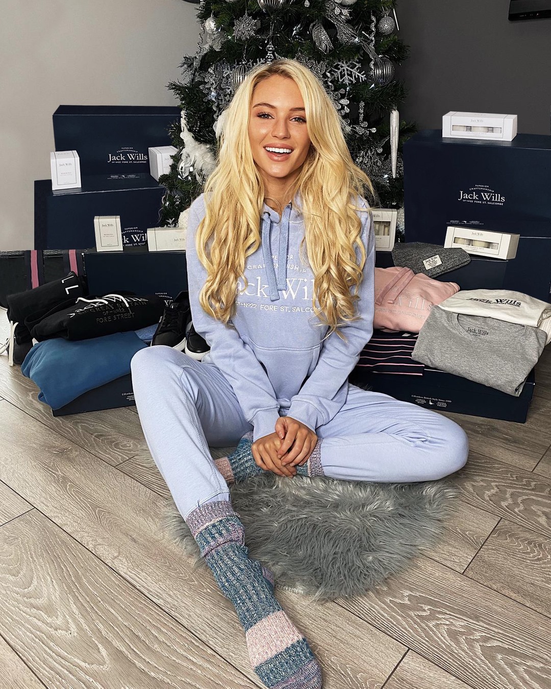 Who wants to WIN a NEW wardrobe for 2021!? We've teamed up with the lovely @lucierosedonlan to offer one lucky winner the chance to win £1000 worth of Jack Wills clothing and accessories of your choice!⠀⠀⠀⠀⠀⠀⠀⠀⠀