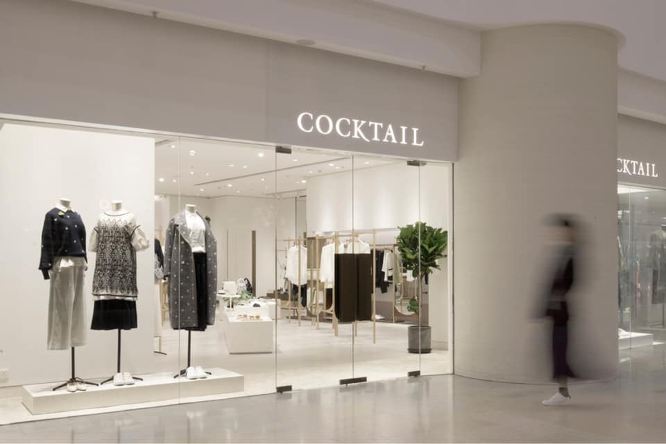 【Pacific Place New Store Is Opening Now】終於開幕了!Cocktail Select Shop位於太古廣場的新店現已正式營業!新店採用耳目一新的簡約自然店舖設計概念，並為您從世界各地搜羅全新衣服、珠寶及生活精品包括日本服裝品牌Mina Perhonen、來自英國的Victoria, Victoria Beckham、擅長法國鉤針編織的Sophie Digard、一系列珠寶品牌如Rusty Thought、les amis、NOGUCHI BIJOUX、TENTHOUSANDTHINGS及香薰產品MAD et LEN。為慶祝新店開幕，更特別呈獻獨家Sophie Digard與Norah Sue合作的限量聯乘刺繡山羊绒上衣，趕快親臨新店率先享受全新購物體驗及挑選限量貨品吧! 地址﹕金鐘太古廣場一樓 144號店 更多Cocktail單品在Sidefame網店發售﹕...