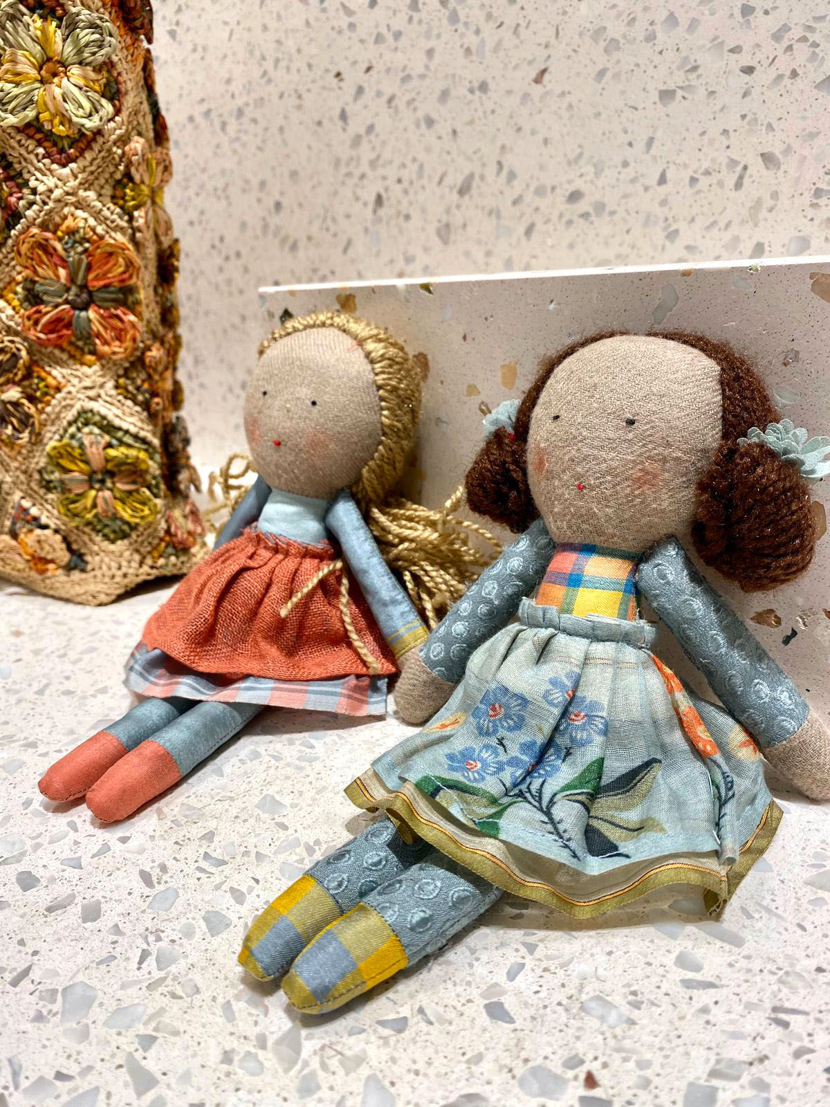 布娃娃是每個女生的童年回憶，您還記得您第一隻布娃娃嗎？ 糅合現代美學與傳統紡織工藝的印度品牌PÉRO為慶祝成立十週年，特別推出獨家限量紀念布娃娃系列。每個手造娃娃均穿上品牌於十年間推出的服飾，精緻且別具收藏價值，趁着假日來Cocktail Select Shop太古廣場店參觀一下，回味您童年的快樂時光吧！ 太古廣場店鋪地址﹕金鐘太古廣場 1 樓 144 號店 更多Cocktail單品在Sidefame網店發售﹕...