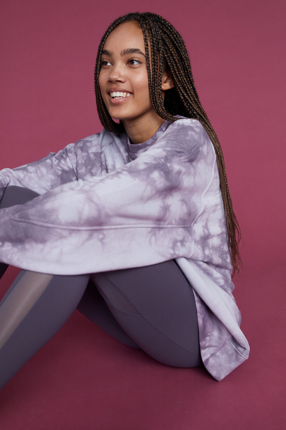 Mixing 2020 essentials: purple and tie dye. Are you in? 💜