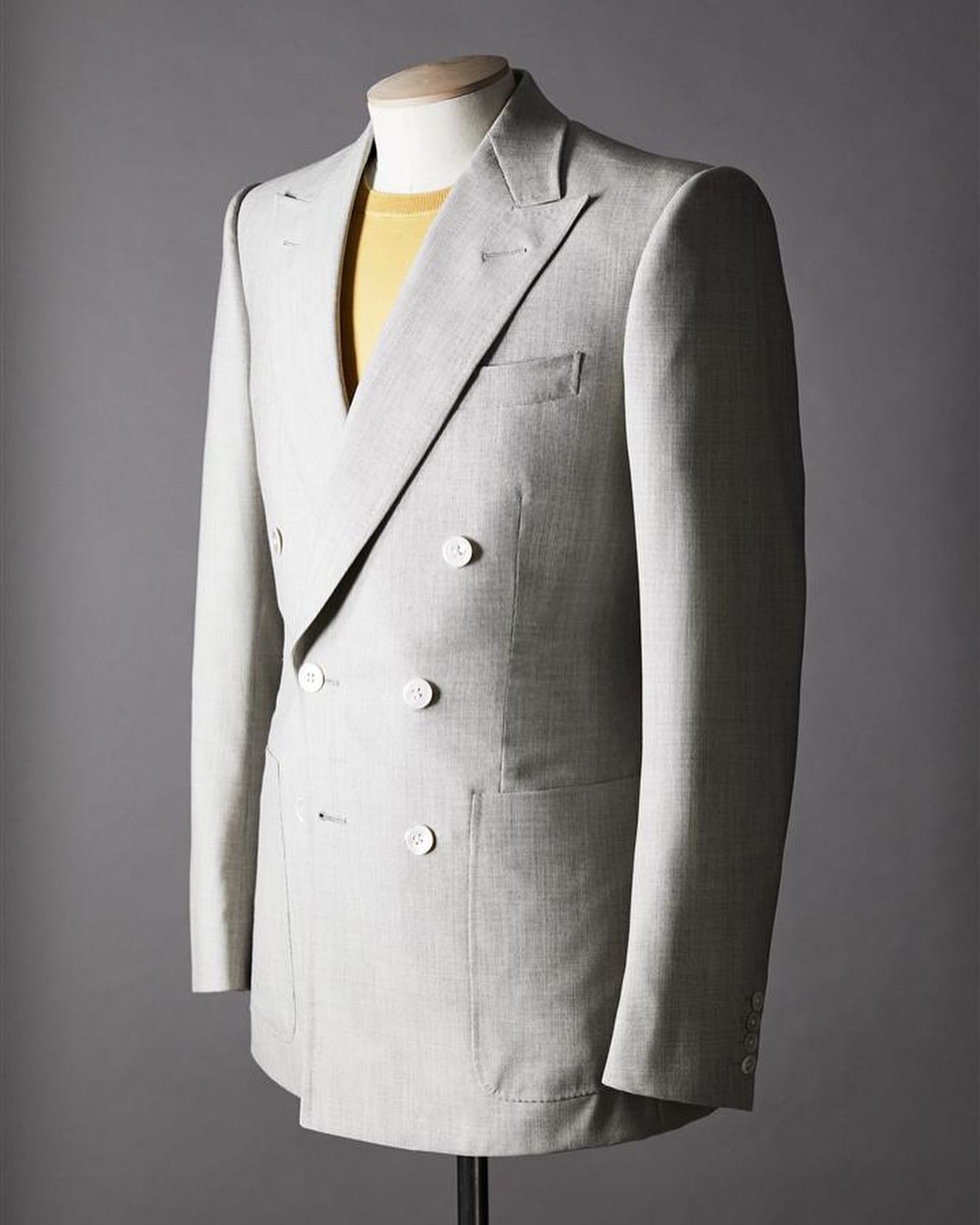 Bespoke lightweight worsted double-breasted suit In warm climates, breathable,