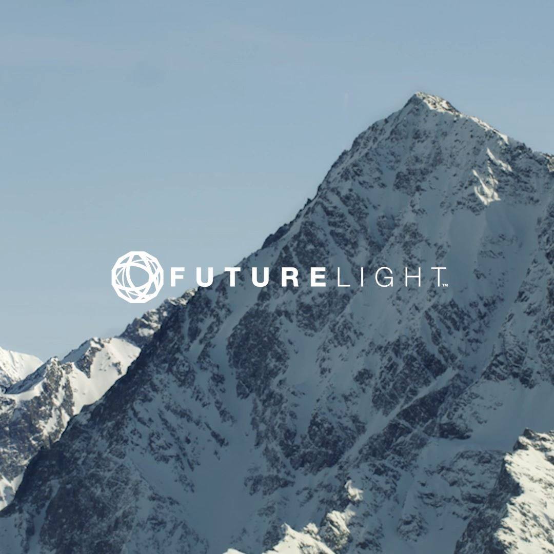 全新FUTUTRLIGHT面料旨在征服嚴酷的戶外環境。可以滿足如Angel Collinson和Nick McNutt這樣專業高山滑雪運動員的需求。 FUTUTRLIGHT面料是一種真正能保持內外乾爽的革新科技。