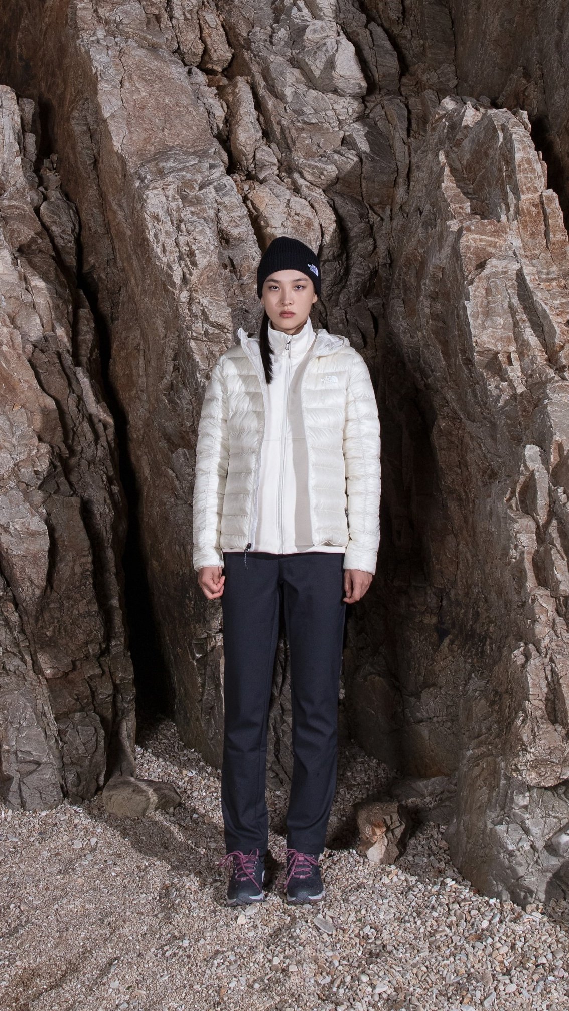 #由我發現 Womens Arrowood Triclimate Jacket - 3合1防水外套迎來秋冬大熱雪白配色，戶外探索也不失優雅時尚 。 DryVent™防水面料搭配可拆卸式抓絨內裡，應對秋日的細碎小雨和突發降溫，提供全方位的保護。