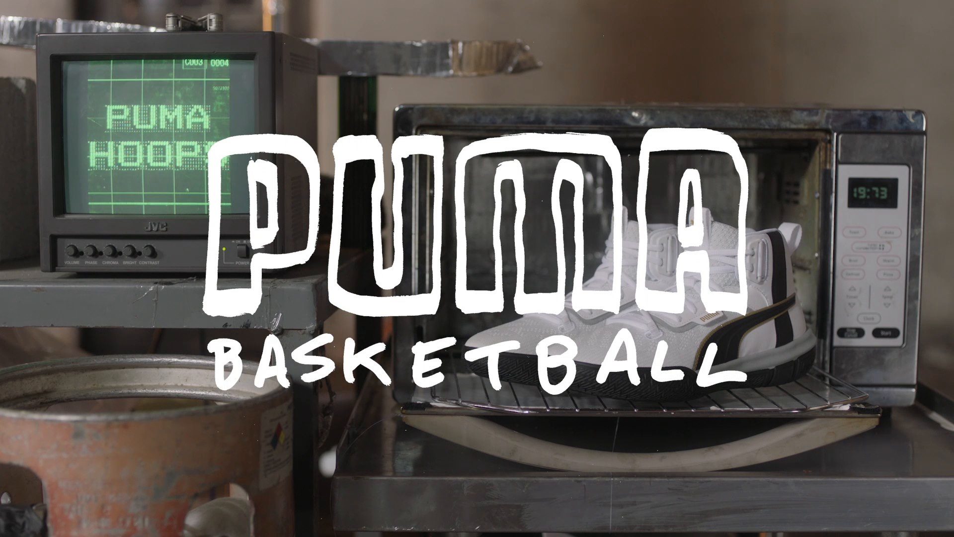 PUMA喺籃球方面又有新搞作！今次推出嘅PUMA Legacy係一對中筒籃球鞋，而且喺設計上仲特別著重包覆保護，追求支撐度同穩定性嘅你要密切留意喇~