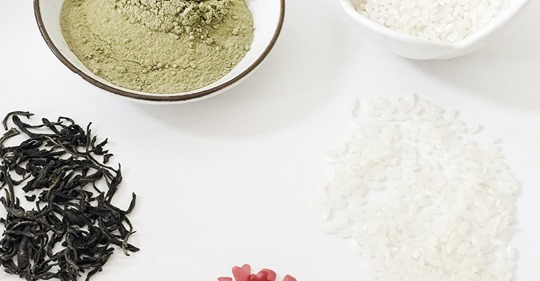 【The holy trinity of Japanese diet】 Green tea, Okinawa red algae and rice bran form the foundation of the Japanese diet, these superfoods are good news to our body as much as they are to our skin, but when the three combine, that is when the miracle happens: the proprietary Hadasei-3 Bioactive Complex, the potent anti-ageing blend that gives geishas their perfect porcelain skin, with or without makeup