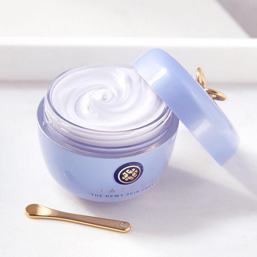 【Beat pollutants this summer】 Packed with strongly antioxidant Japanese purple rice and nourishing botanical extracts, Tatcha’s The Dewy Skin Cream helps to replenish skin moisture and silkiness, while enhancing its natural ability to resist environmental stressors and reducing lines and dullness, leaving skin supple and with a youthful glow. Available at JOYCE Beauty!...  
