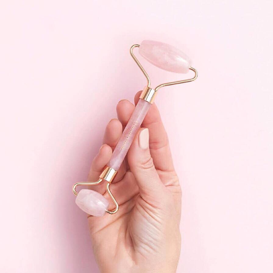 【Let’s get rollin’】 Omorovicza Rose Quartz Facial Roller works like a magic wand to fight off puffiness and dull complexion! The double-ended roller can be used to massage the lymph nodes underneath the ears and on the neck, draining toxins and allowing more blood, hence more oxygen, to the skin. The stimulation encourages your fibroblasts to produce more collagen, a 5-minute-trick each night that fights years off your skin, all in the comfort of your home.     Available at J...OYCE Beauty!  