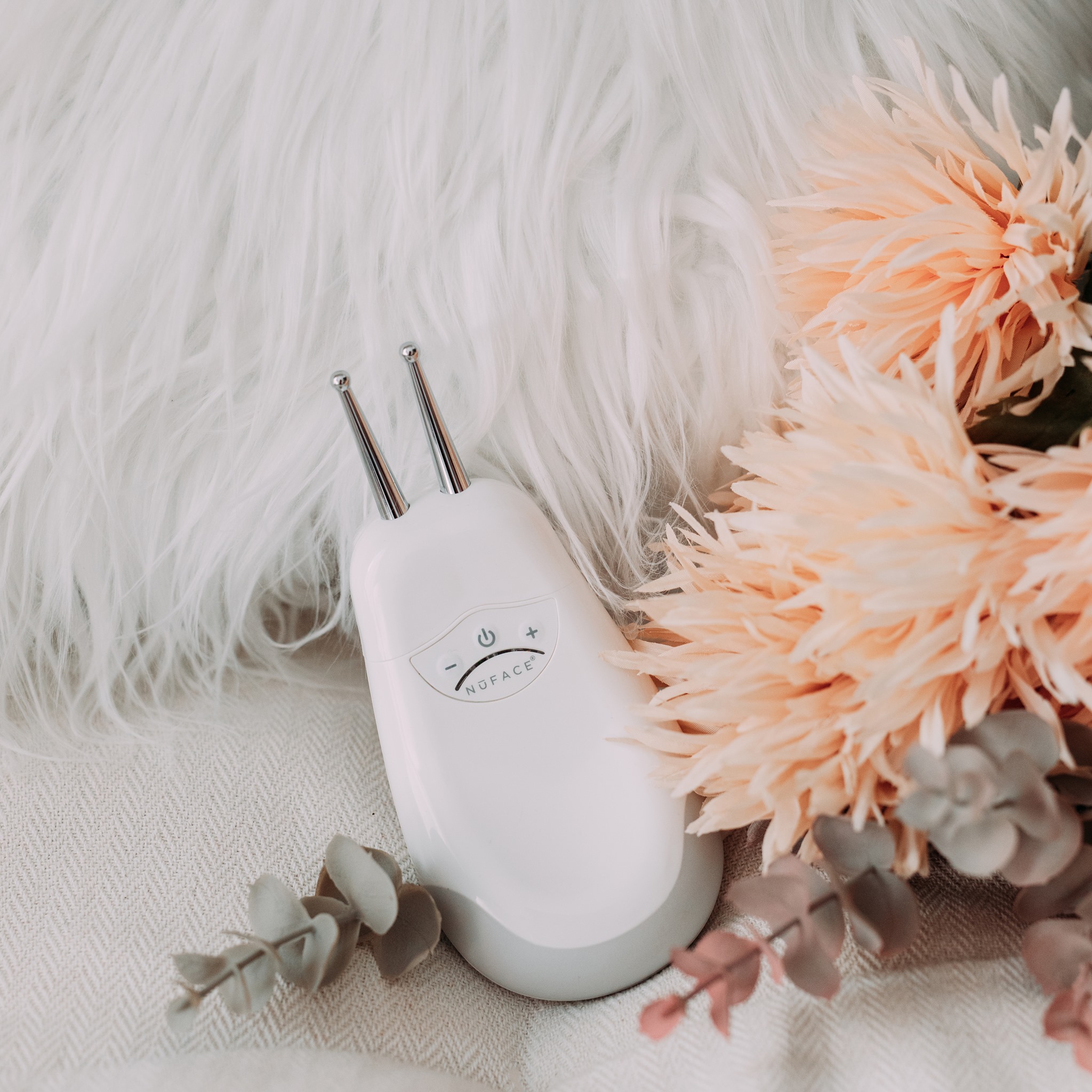 【Microcurrent: be your own face sculptor!】 With myriad beauty gadgets available in the market, it can be confusing to identify which actually works and which doesn’t