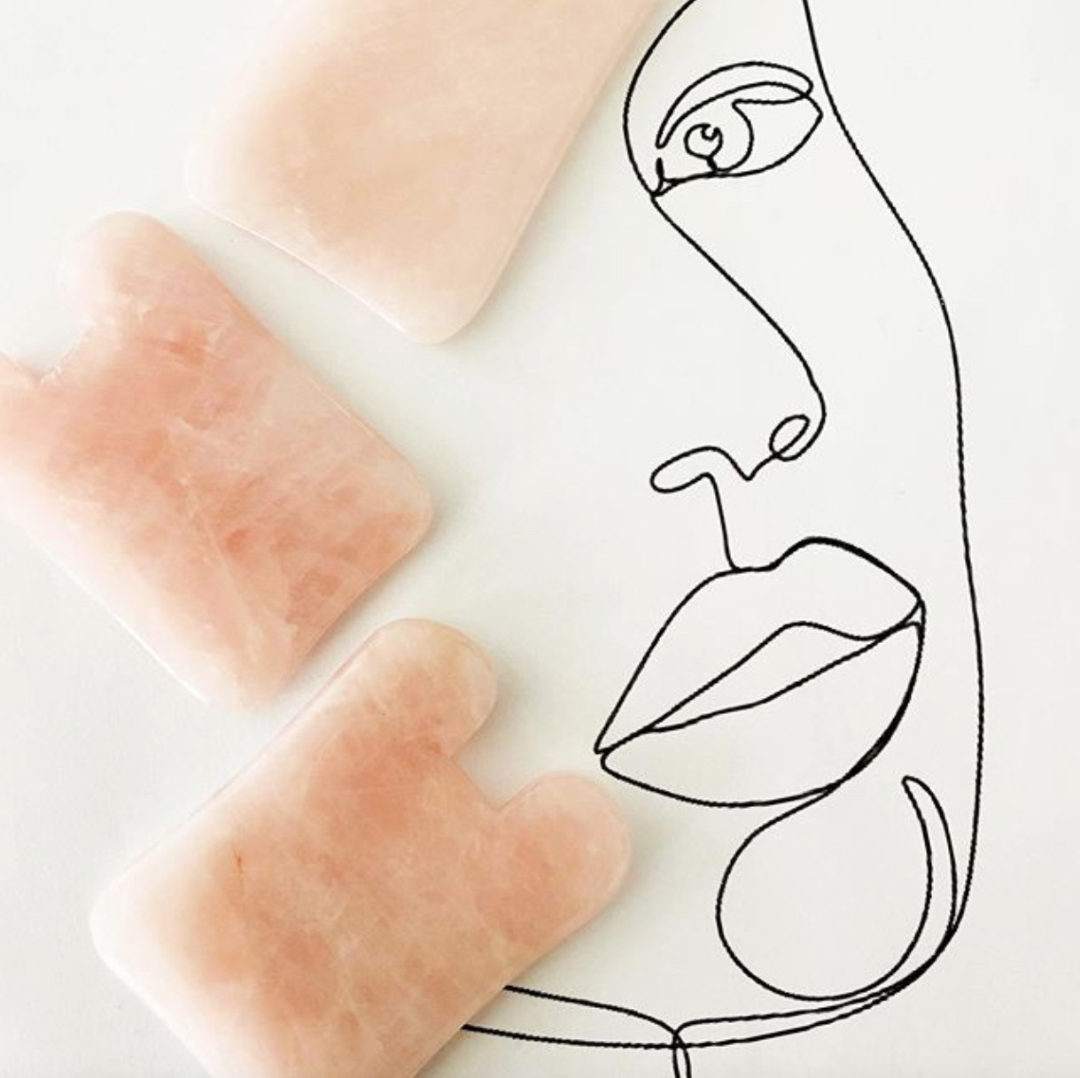 【Get into the “pink” of condition】 Introduce some rose quartz into your self-care routine to reap its healing properties and high-vibrational love energy