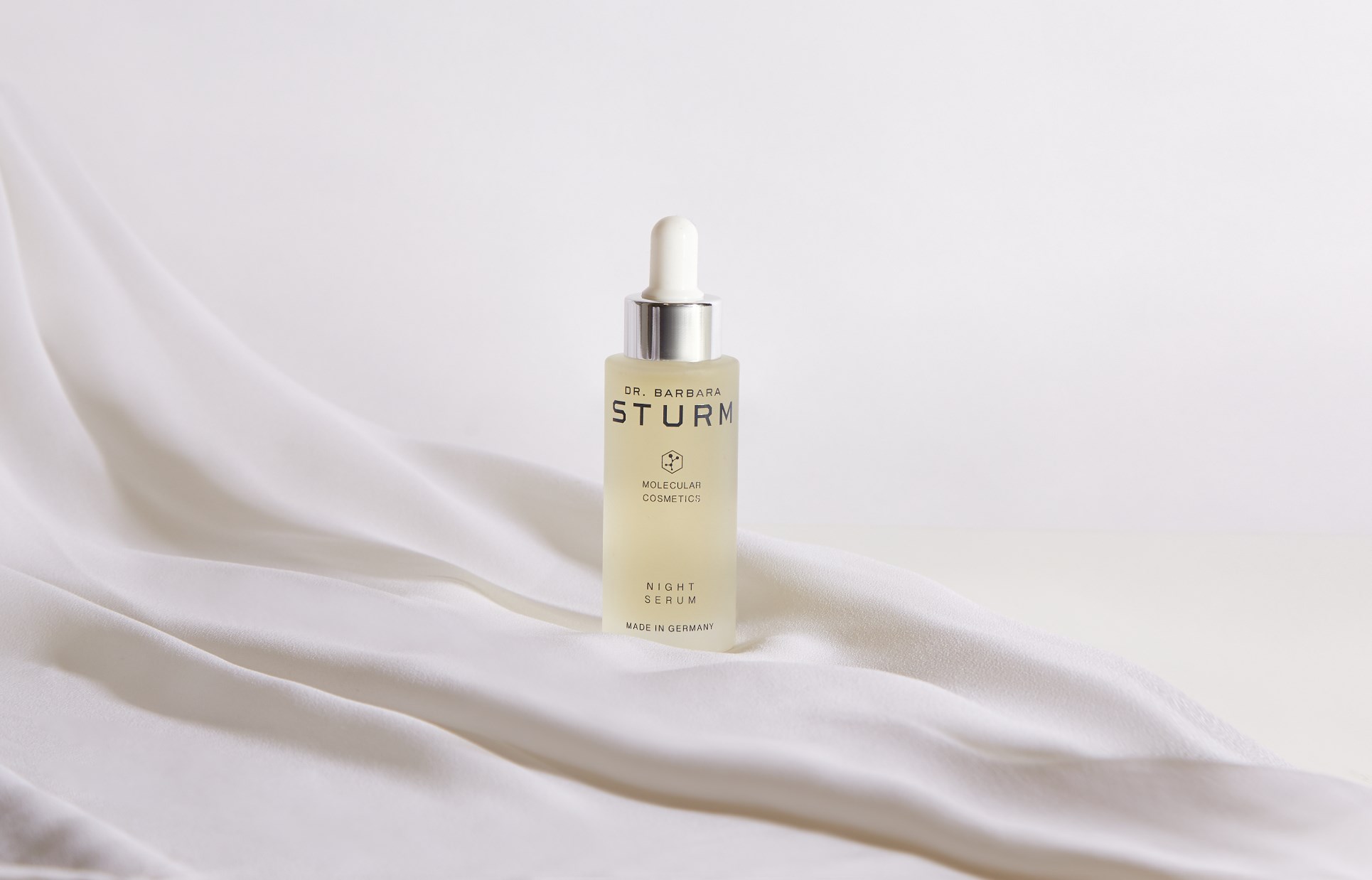 【#SkinSuperstars: Overnight wonder】 Wake up with skin fresh as morning dew with the latest Night Serum from Dr