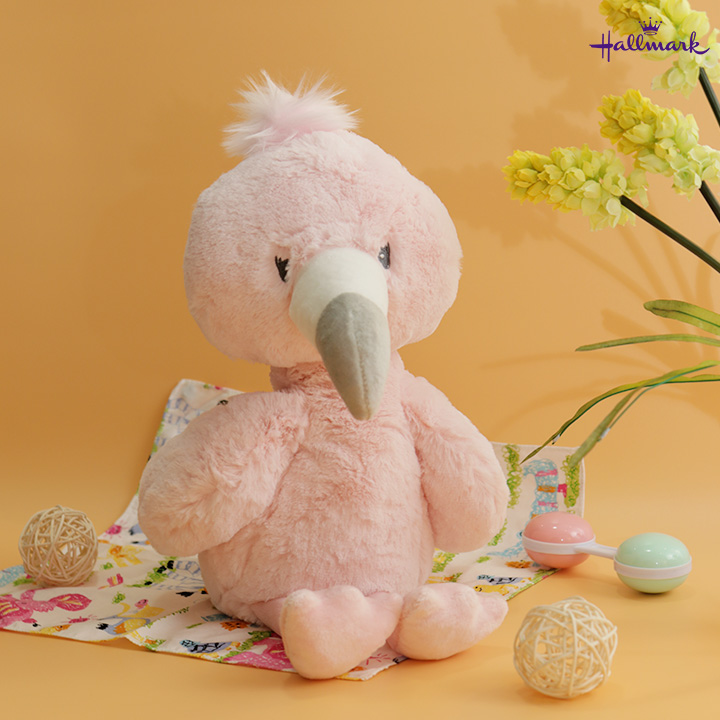粉紅色嘅flamingo軟棉棉，👶BB攬住特別有安全感💞！仲有更多Baby Toothpick系列公仔款式，快啲嚟門市睇吓！ ・16吋 Baby Toothpick Flamingo (HK$271)