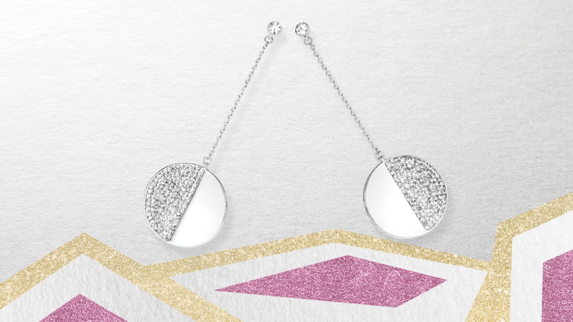 what to get for someone who's dazzling. 😉✨ our mod scallop pavé linear earrings.For gifts $1000 and under:festivalwalk #katespade #loveinspades 