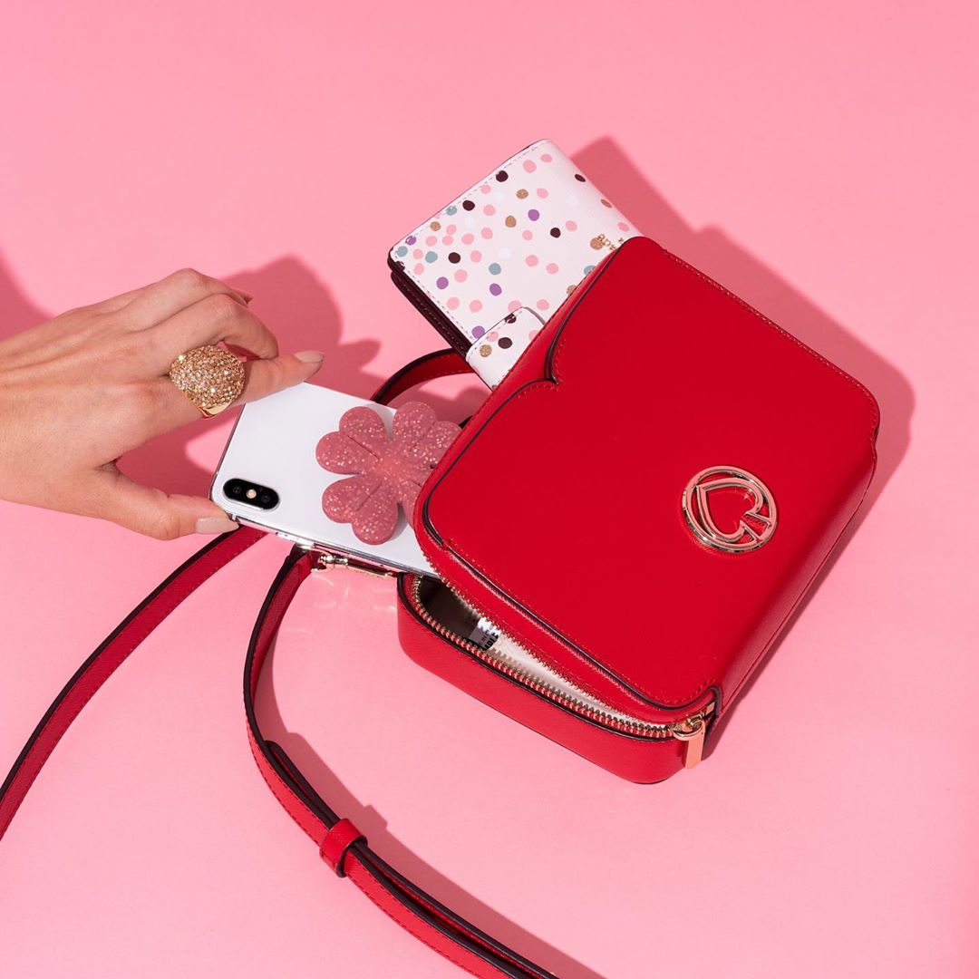 Hold it with one hand elegantly, or make it cross-body. Vanity mini top handle is finally launched!