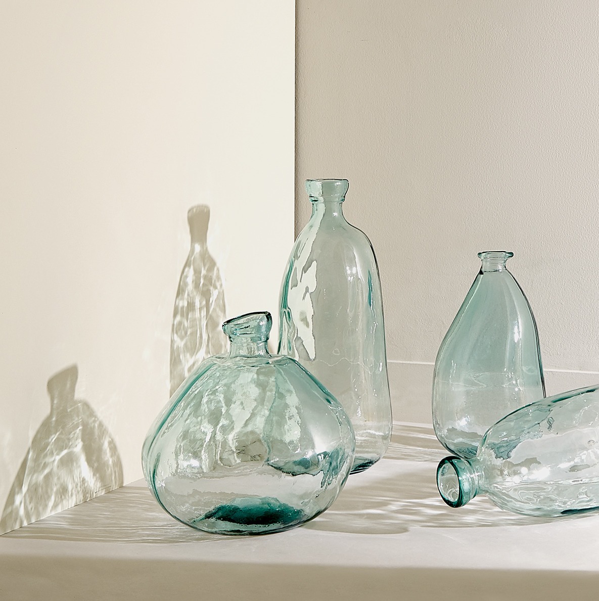 NEW IN | The glass used to create this collection of bottles is the result of melting together different types of glass that have been already used. Find out more about our latest sustainable products at #zarahome.com #joinlife