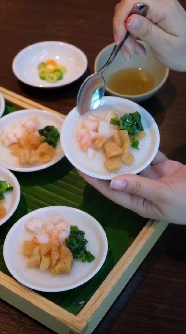 越南宮廷美饌順化浮萍餅正確食法：