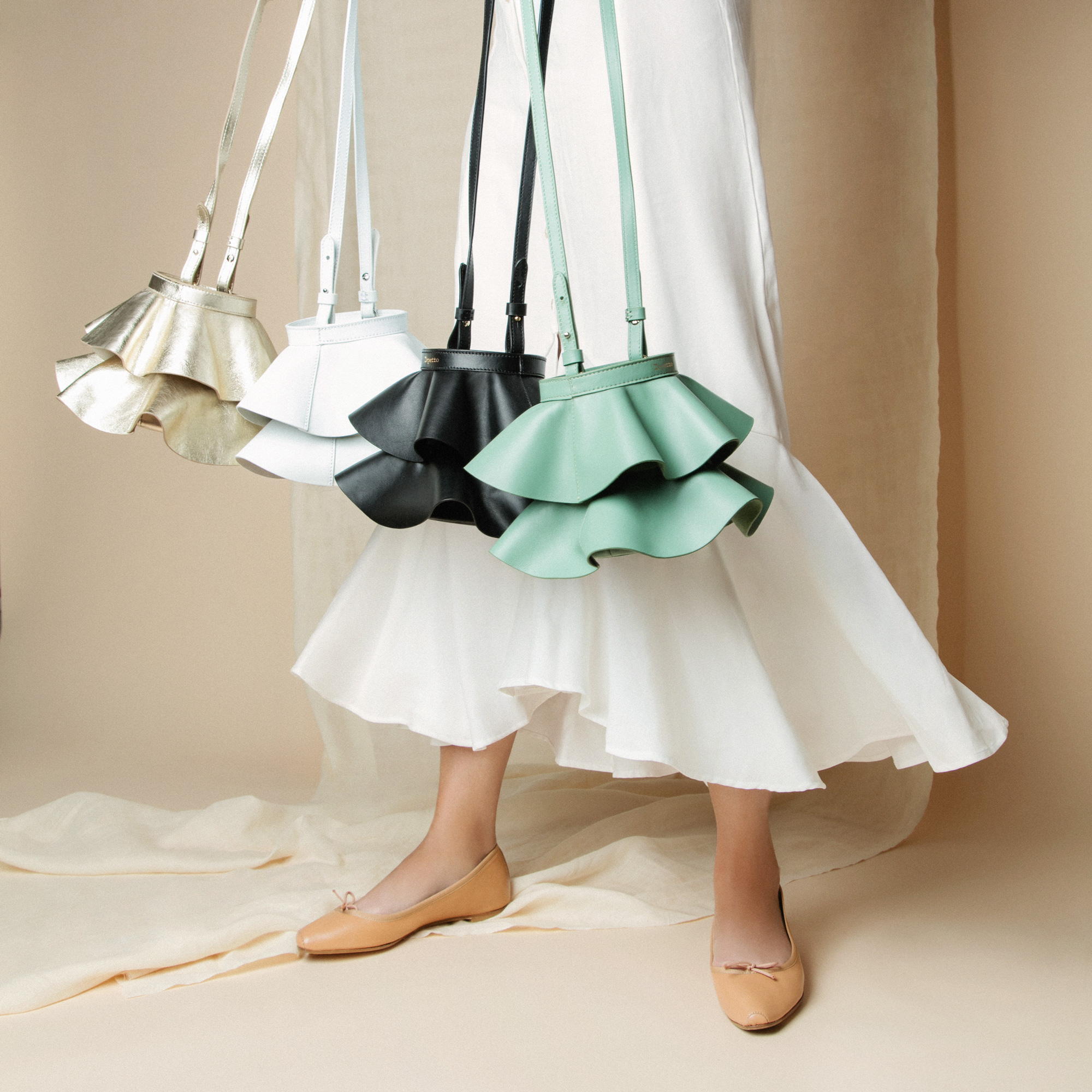 【Casual & Elegant: Envolée Bag 】 Envolée Bag的靈感來自芭蕾舞者們相聚。