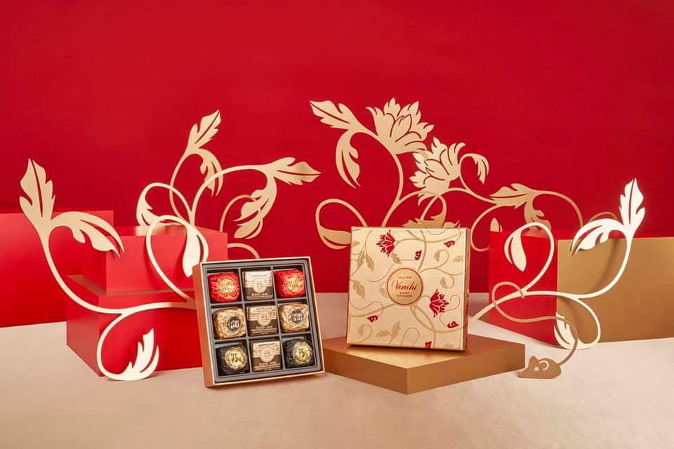 新年即將來臨🐭，Venchi 新年巧克力方形禮盒🎁，以紅色及金色的高貴包裝，配上精選巧克力🍫，送禮自用同樣體面✨!