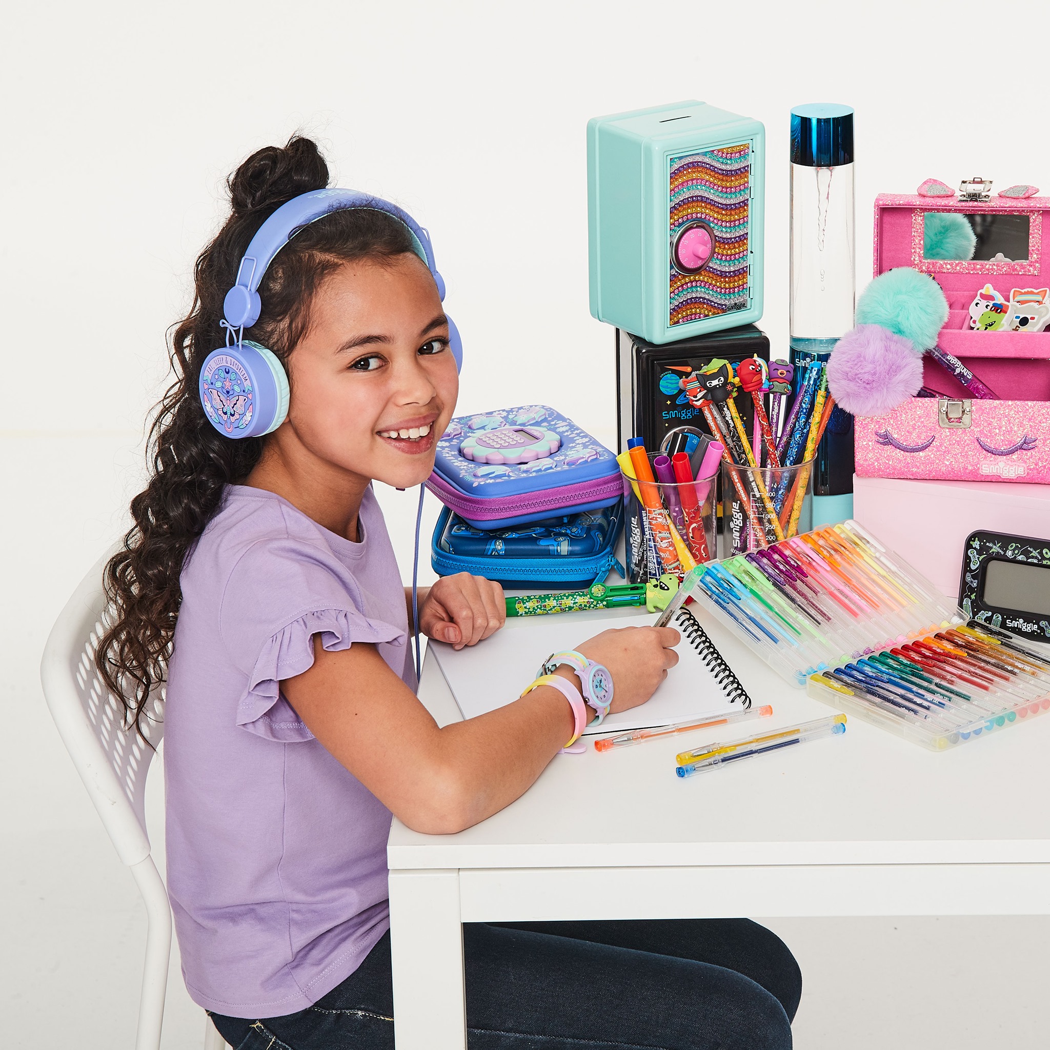 Deck out your desk with smiggle! from clocks to marker, jewellery boxes and more we have got you covered! head into store to shop with us today! 🌟