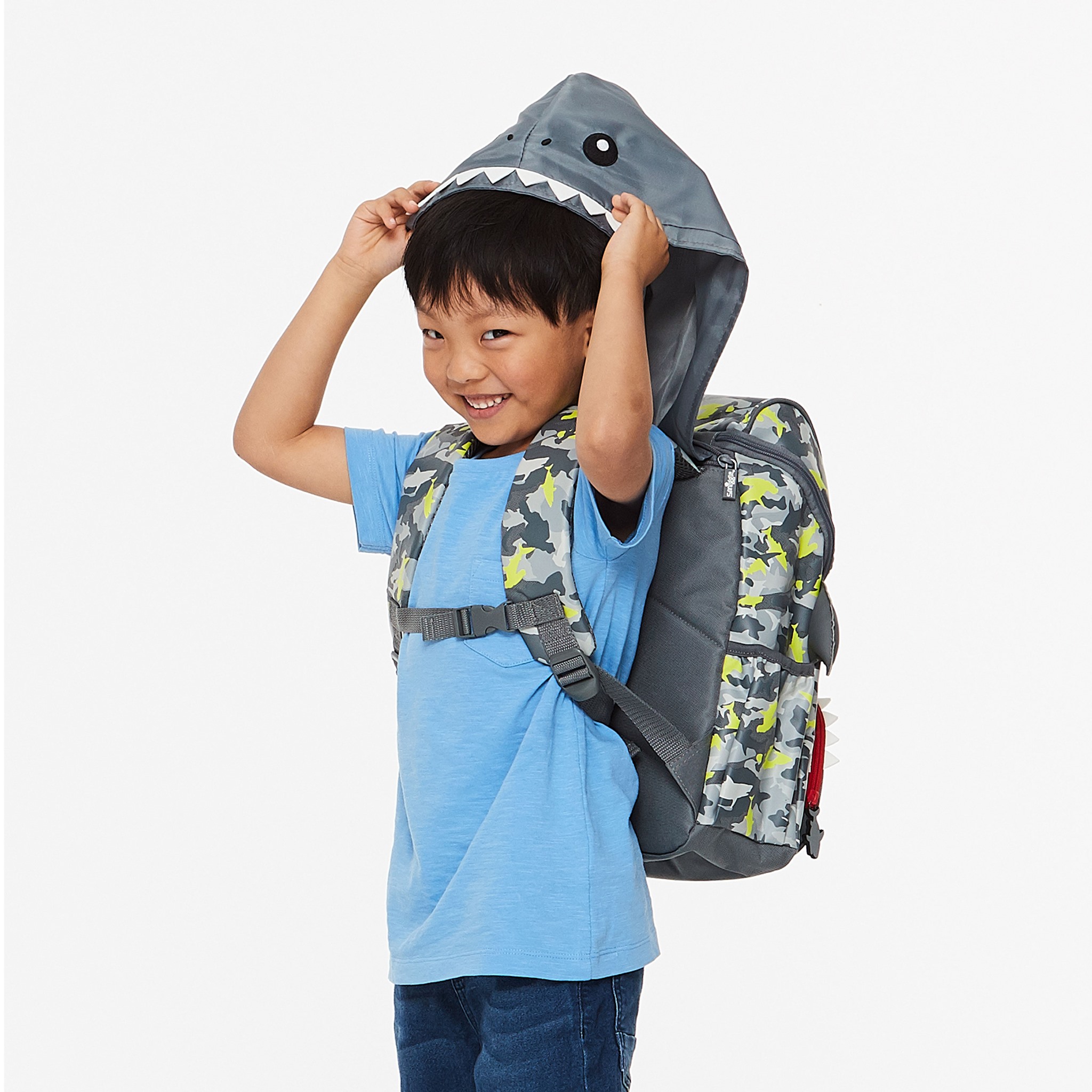 Chomp Chomp 🦈 our character hoodie backpacks are perfect for preschoolers, you can choose between a chomping shark or a dreamy unicorn! shop them instore now🌟