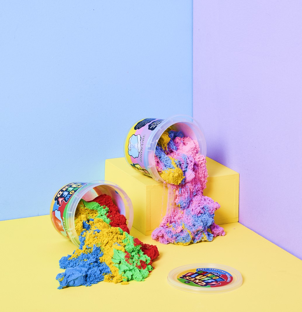 Pull it, mould it, stretch it, our Rainbow fluffy sand is buckets of fun! 🤗shop our 2 colours instore now!