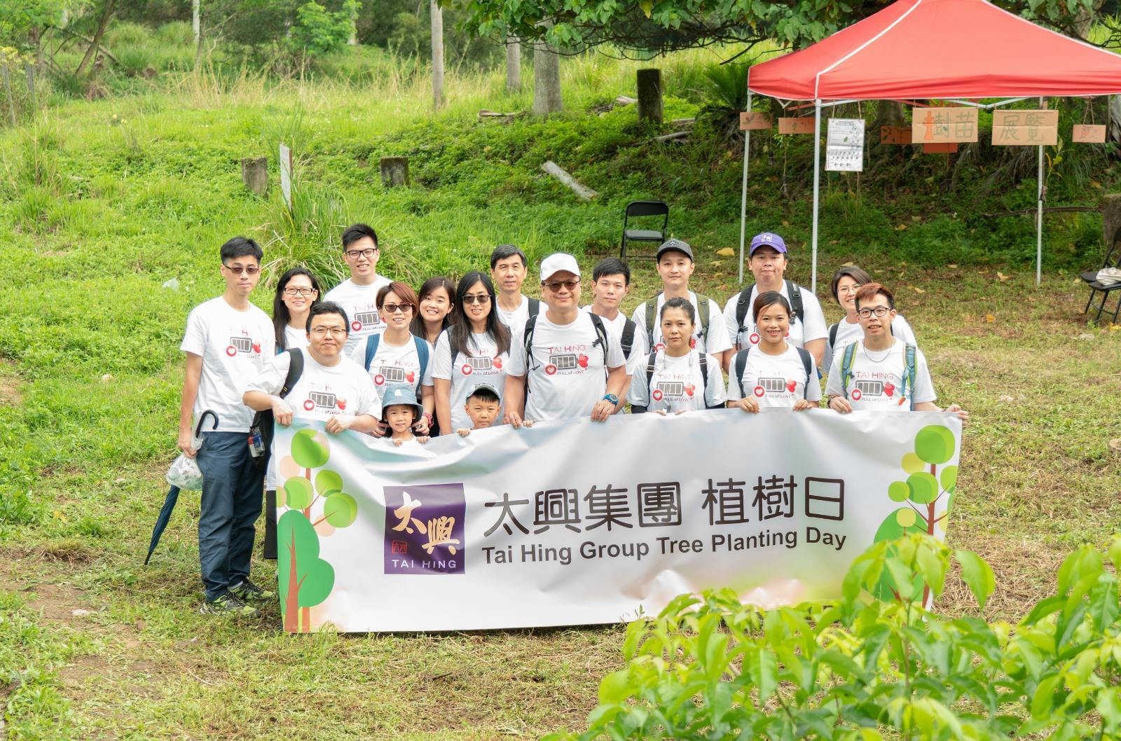 集團義工隊同 #長春社 近日去咗大欖郊野公園，原來超強颱風「山竹」上年襲港，唔少樹木被摧毁咗，今次我哋一齊種咗超過2,000棵樹苗，為光禿嘅山頭添上綠色! #太興義工隊