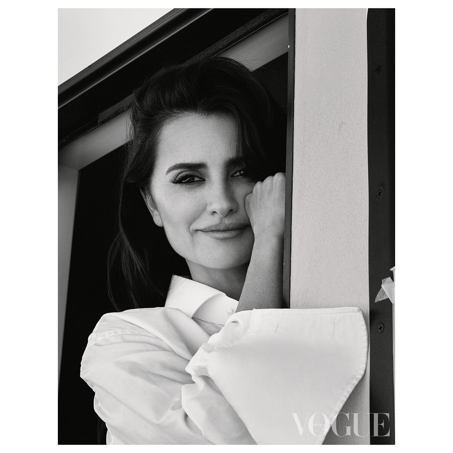 Penelope Cruz wears #RLCollection in the Fashion and Film February 2020 issue of #BritishVogue. Swipe to see Oscar nominated #1917's #GeorgeMacKay wear an #RLPurpleLabel look in the issue. Photographer: @GregWilliamsPhotography...