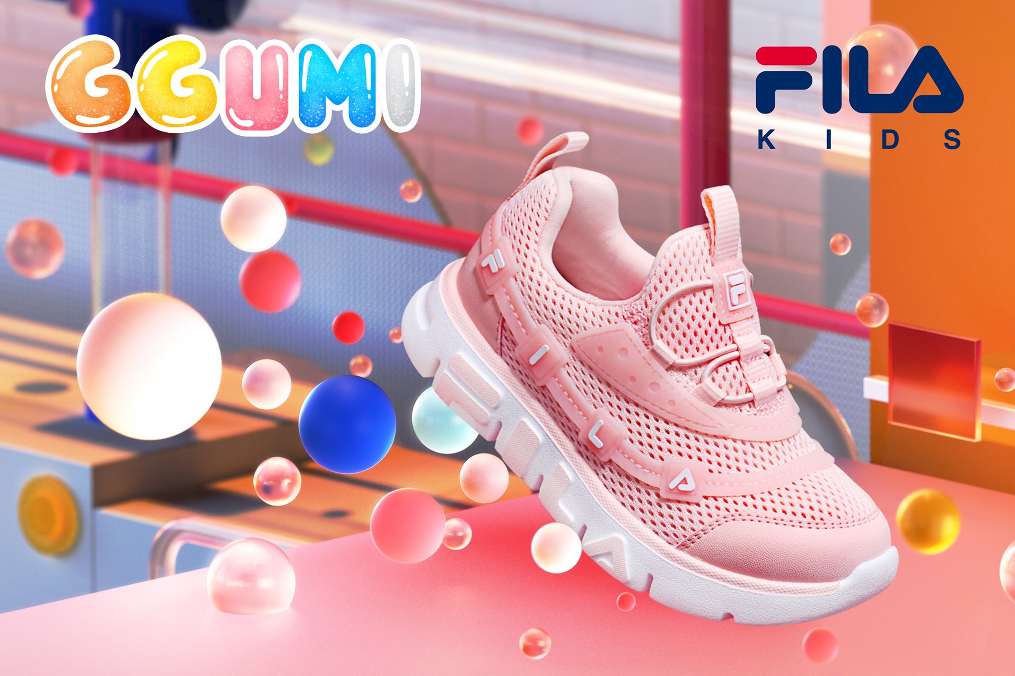 【#FILAStyle】 FILA KIDS 向各位小朋友發出甜蜜邀請! FILA GGUMI童裝鞋款換上全新春夏限定配色登場，鞋款從甜蜜的果凍軟糖中汲取靈感，採用柔軟且高彈性的中底，最適合小朋友柔軟的腳仔，讓寶貝盡情感受腳踏在軟糖上的舒適。此外，鞋底加入凹痕設計，讓鞋子靈活易屈折，增加靈活性更適合小朋友跑跑跳跳! ... FILA GGUMI童裝鞋款備有男、女童款，並於FILA KIDS專門店發售，店舖地址: festivalwalk #FILAHK #FILAKIDS #FILAGGUMI  更多熱賣早春系列現已在香港ZALORA FILA網店上架，立即登入連結選購！