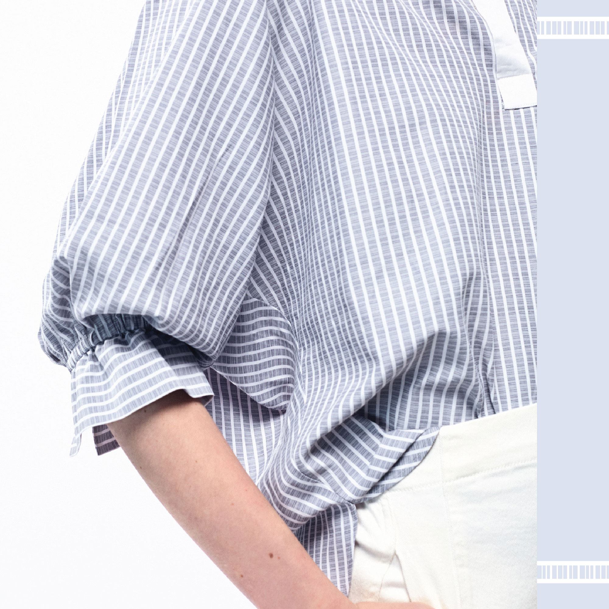 【Stripe Cotton Blouse】要展現中性時尚風，條紋襯衫是不可缺少的配搭元素。Atsuro Tayama以舒適物料及前衛細節打造充滿個性的條紋襯衫。選用混棉物料配合特別的紡織方法以提昇單品的透氣度，即使於炎夏穿着也能保持清爽。特意加入泡泡及索繩手袖以豐富衣物的立體感，同時備有企領及圓領款式，讓您輕易打造剛柔並重、多元化的時尚造型。 Follow us on Instagram: 