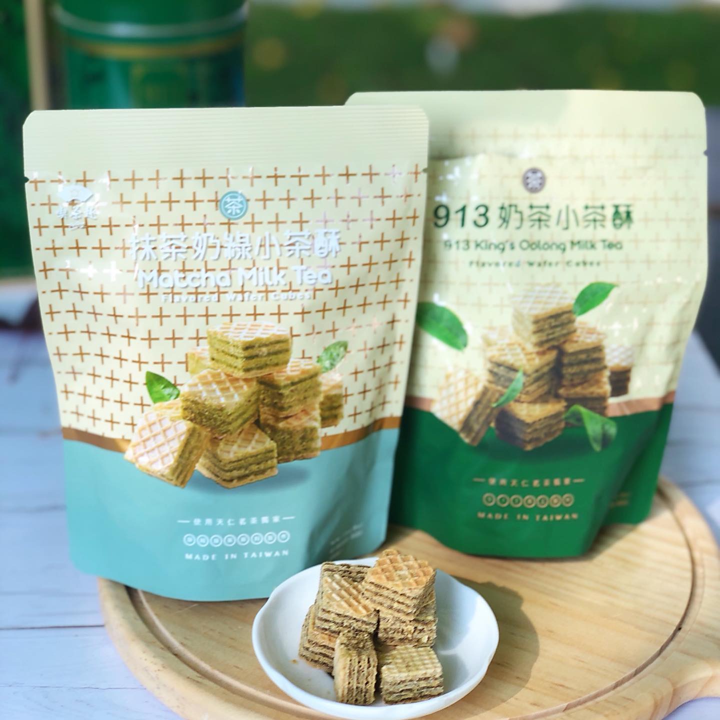 《Exclusive Debut 📣Matche Milk Tea Flavored Wafer Cubes》👑Combining the rich and mellow Matcha milk tea filling + crunchy wafers to create the luscious taste in a bite size cube.  ✔️Bite size cubes, simply delicious and convenient