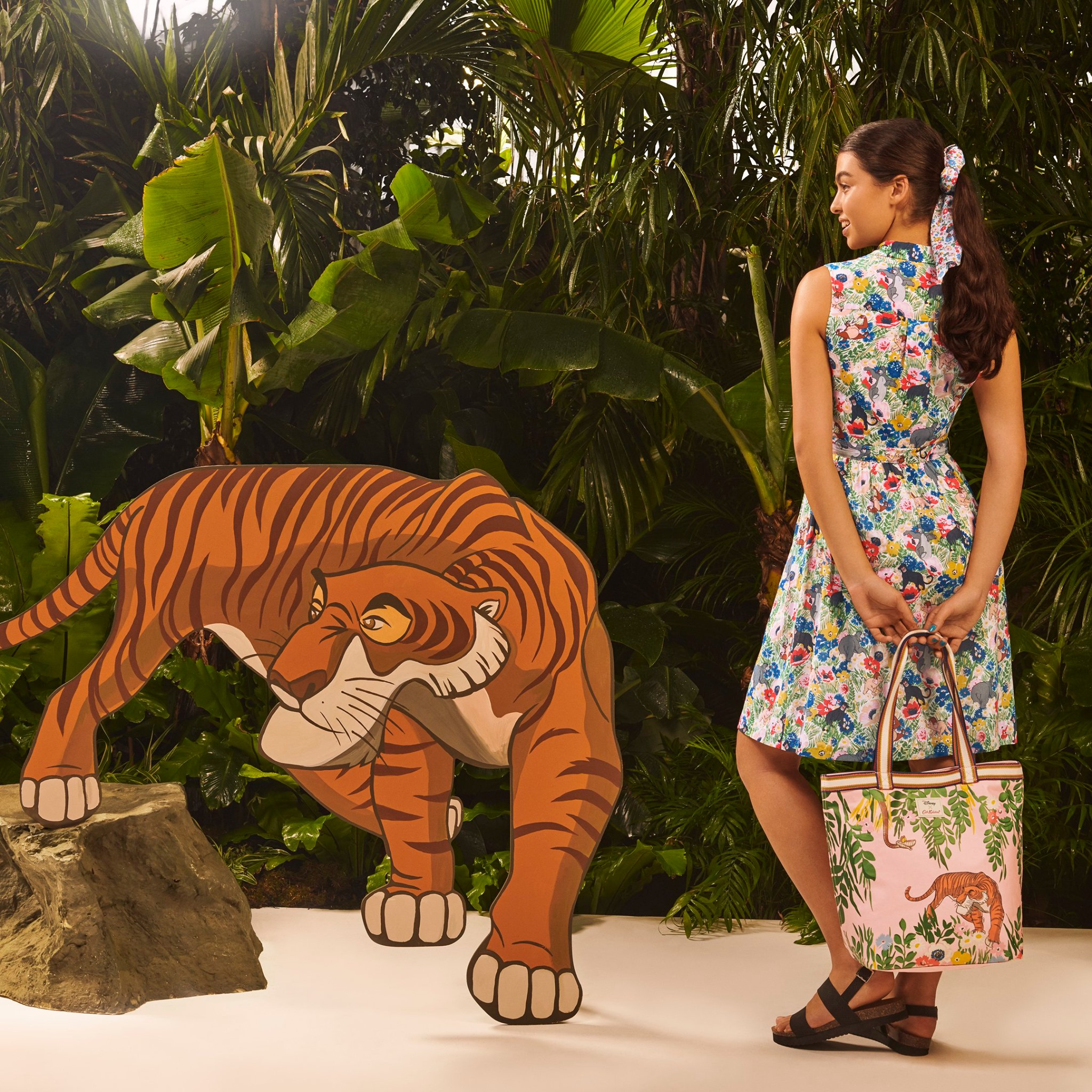 令人充滿期待的The Jungle Book X Cath Kidston聯乘系列現已發售，快來指定門市享受獨一無二的森林樂趣，把充滿夏日氣氛的新品一一放到購物袋吧!  指定門市: 太古城中心/美麗華廣場/新城市廣場/又一城