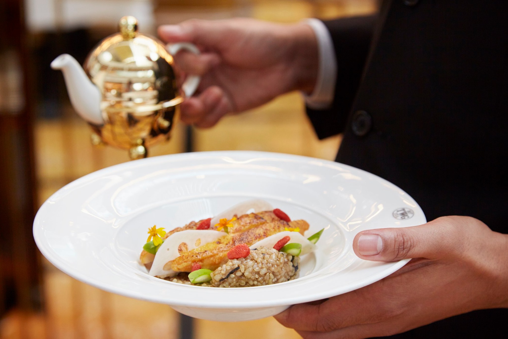 Lightly charred con-fed French chicken breast accompanied by black trumpet mushroom and Korean glutinous rice ragout, goji berries, lotus root and asparagus served with a Taiping Houkui and ginseng infusion broth. Dine with us at any TWG Tea Salons in Singapore on this week's set menu.