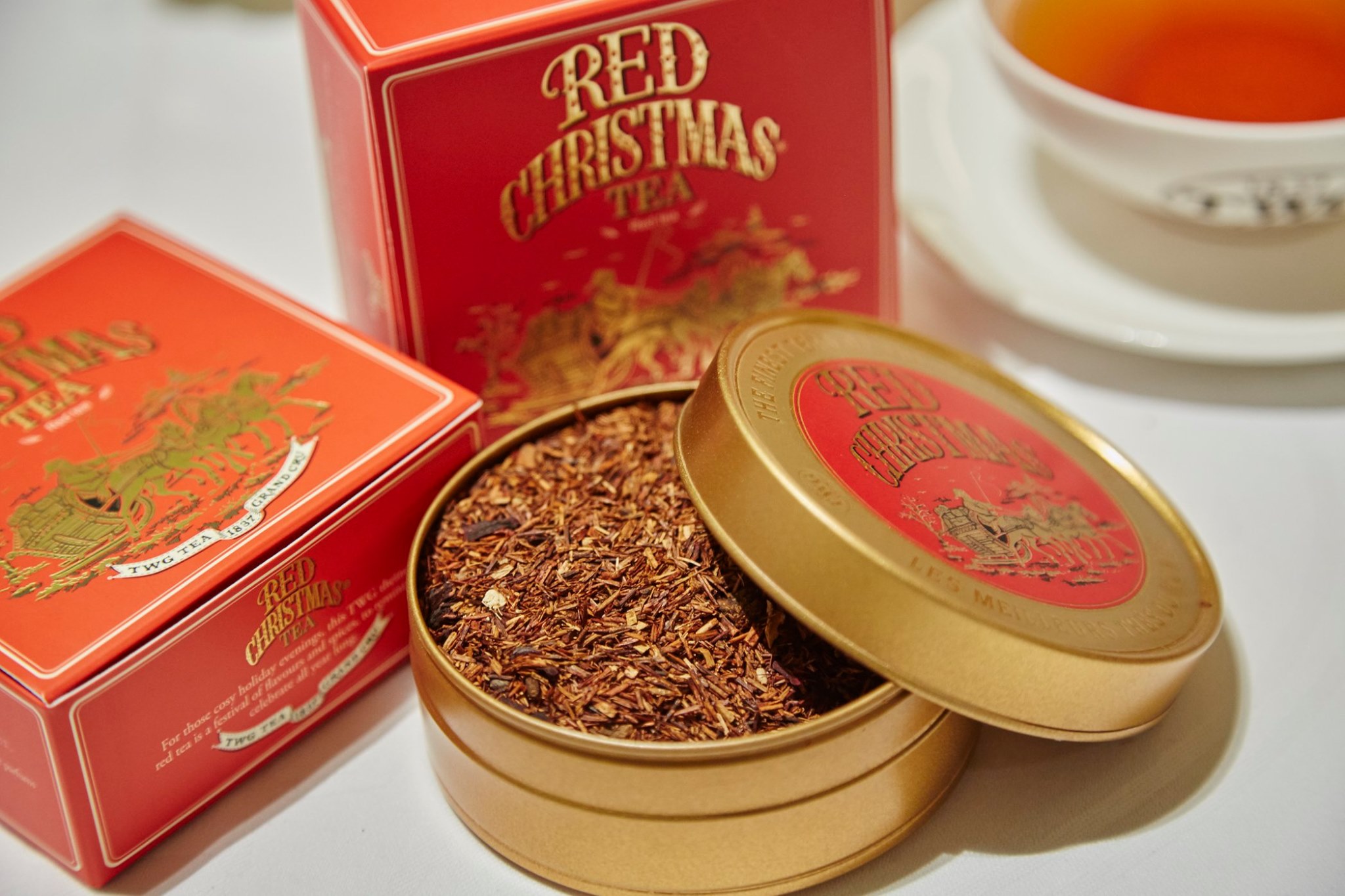 For those cosy holiday evenings, this TWG Tea theine-free red tea is a festival of flavours and spices, to reminisce and celebrate all year long. Shop TWG Tea Christmas Collection on TWGTea.com!