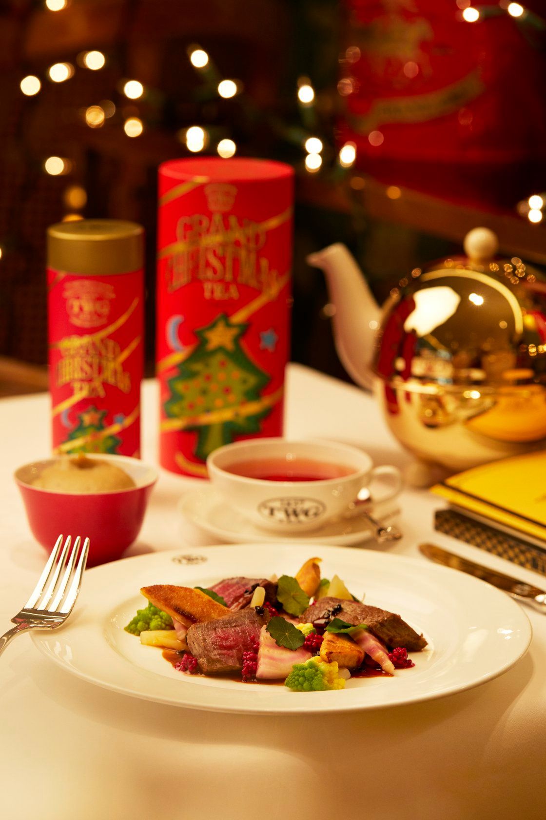 Enjoy a tantalising tenderloin with wintertruffle beef sauce, foie gras crisps, heirloom beetroot, mustard seeds pickled with Noel! Noel! Tea, and parsnip and chestnut purée. Pair the main course with a cup of Grand Christmas Tea to enhance the rich flavours