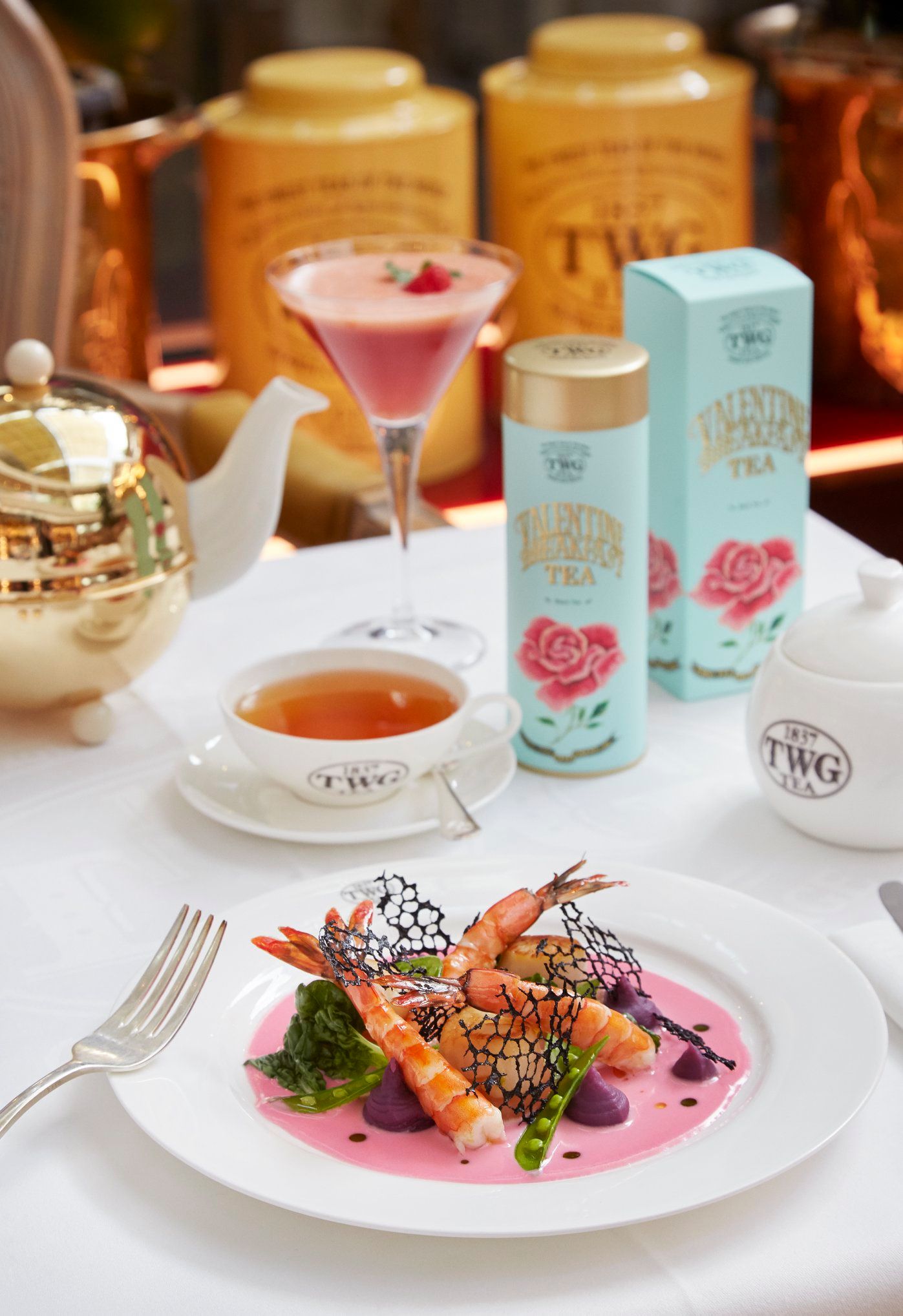TWG Tea offers the perfect setting for you and your beloved on this special occasion with a tea-infused Valentine’s Day Set Menu created to enchant and delight the taste buds. Roasted Hokkaido scallops and Caledonian prawns, accompanied by braised citrus daikon, silky purple sweet potato mash and snap peas served with a beurre blanc sauce infused with Earl Grey d’Amour. Available from now till 14th February, at all TWG Tea Salons in Singapore. 