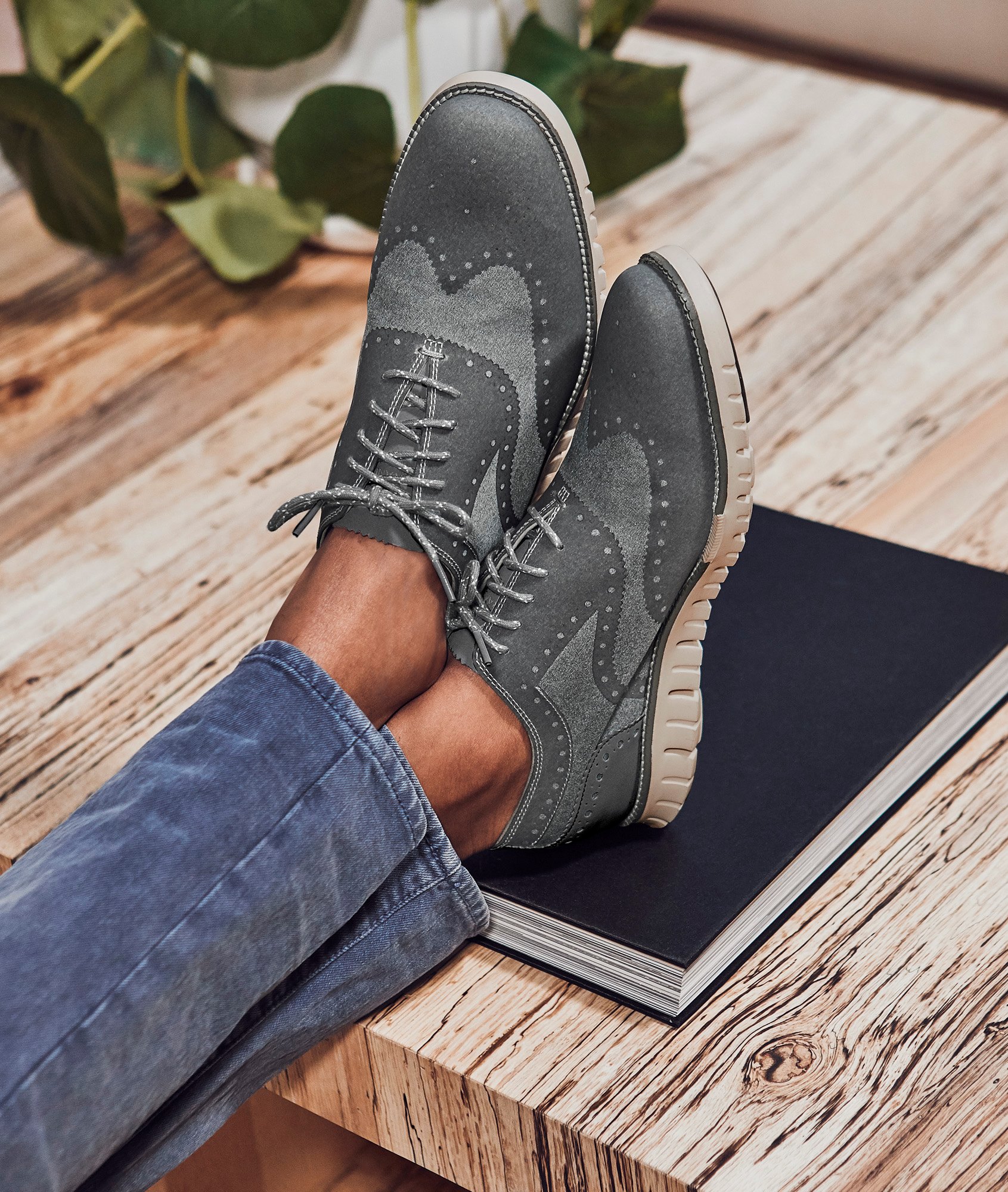 No stitches, no problem - and now 30% off. Discover the smooth, stitch-free ZERØGRAND Oxford for men during our Semi-Annual Event. 